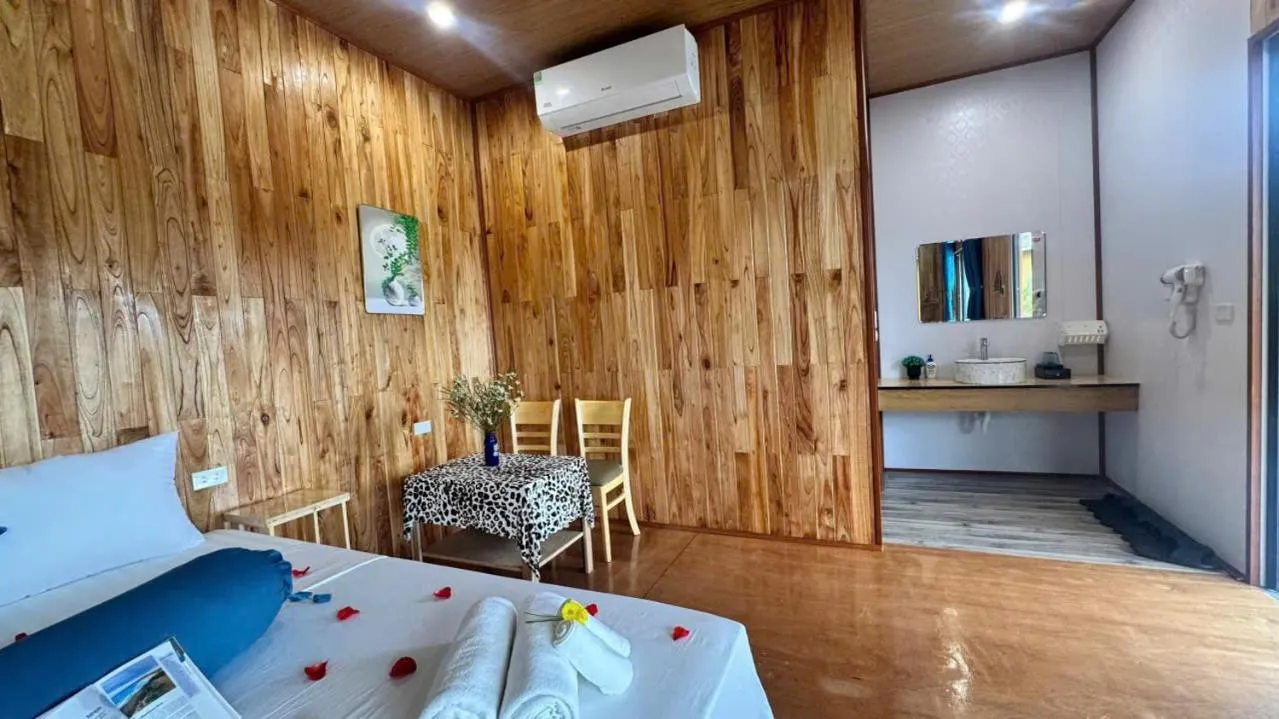 Bed in Tuyet's Homestay