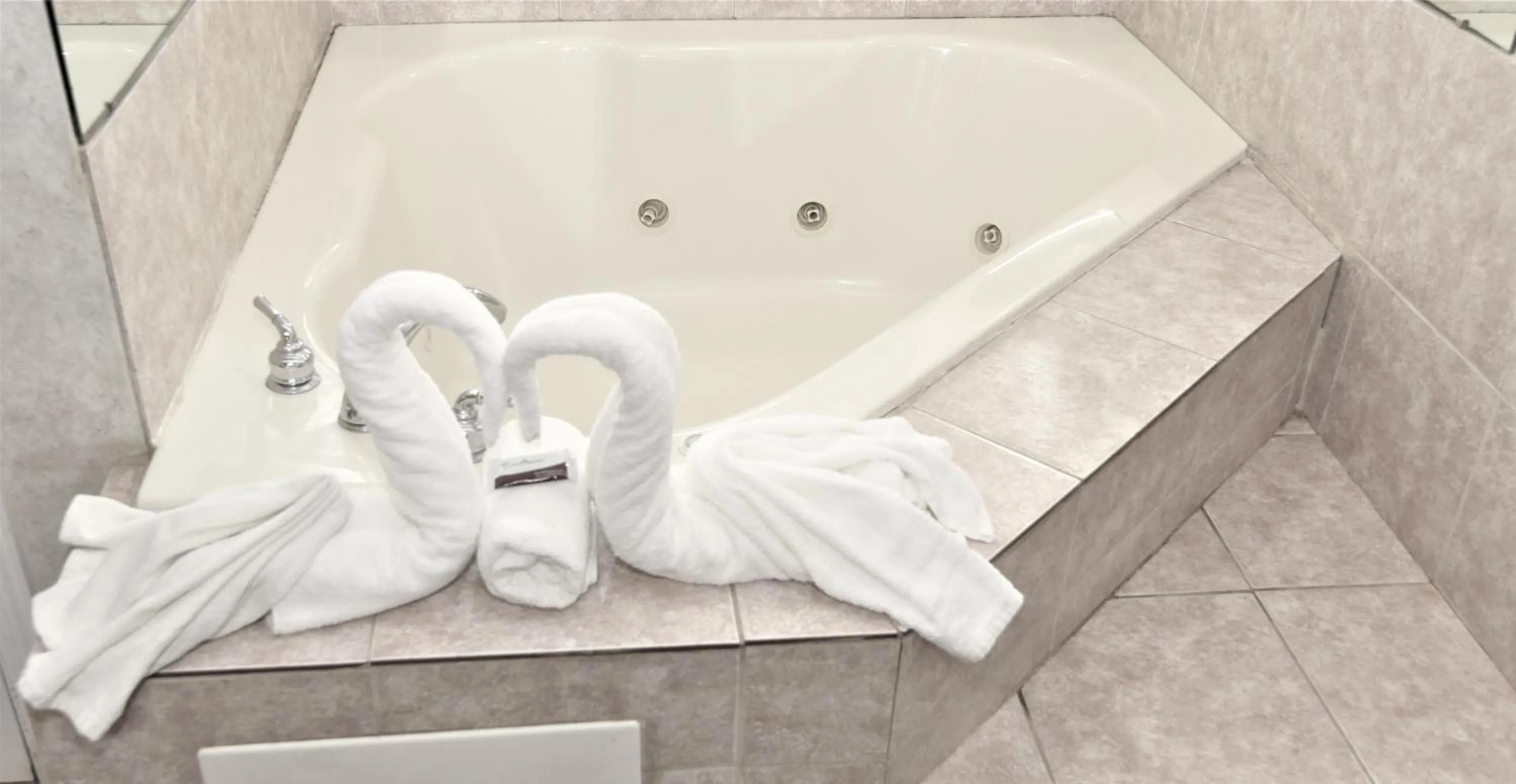 Hot Tub in Country View Inn & Suites Atlantic City