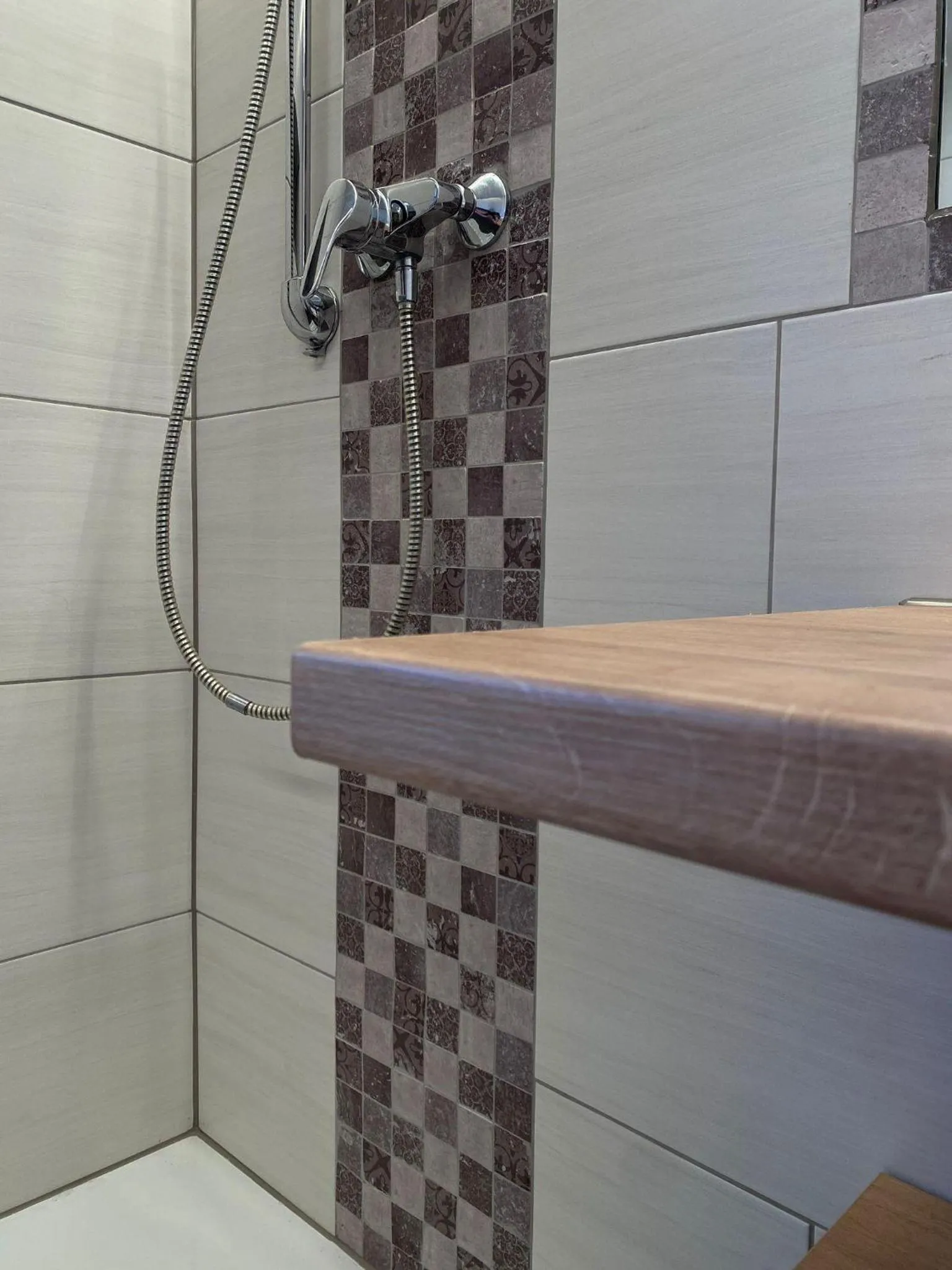 Shower in Gasthaus Muntafuner Stöbli