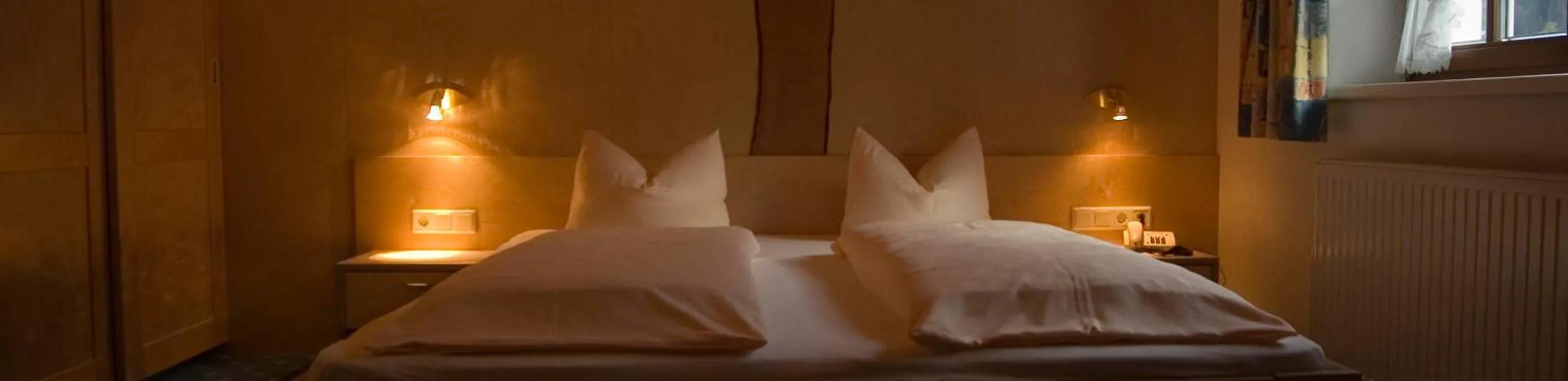 Bed in Gasthaus Muntafuner Stöbli