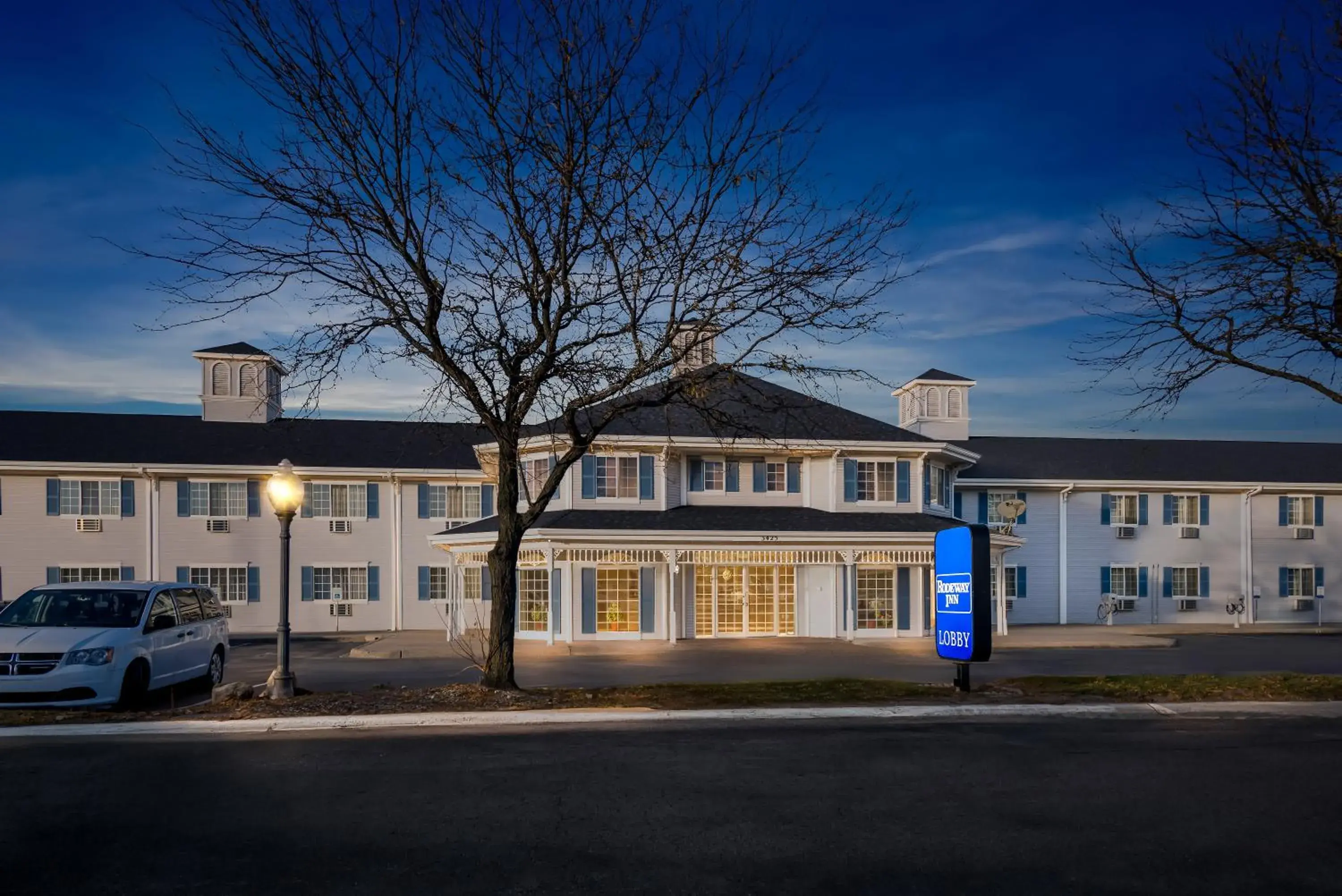 Property building in Rodeway Inn Grandville - Grand Rapids Property building in Rodeway Inn Grandville - Grand Rapids