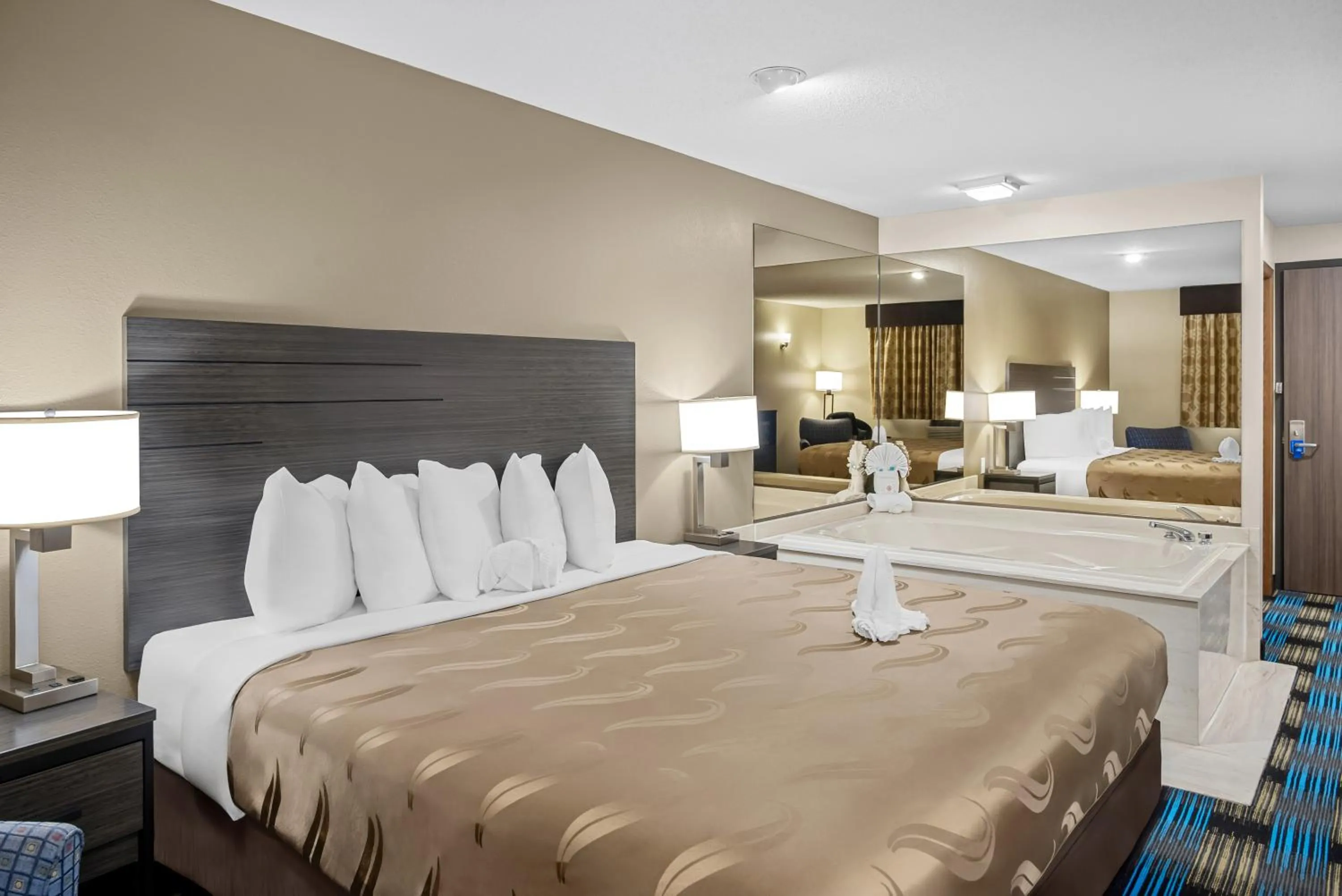 Bed in Rodeway Inn Grandville - Grand Rapids