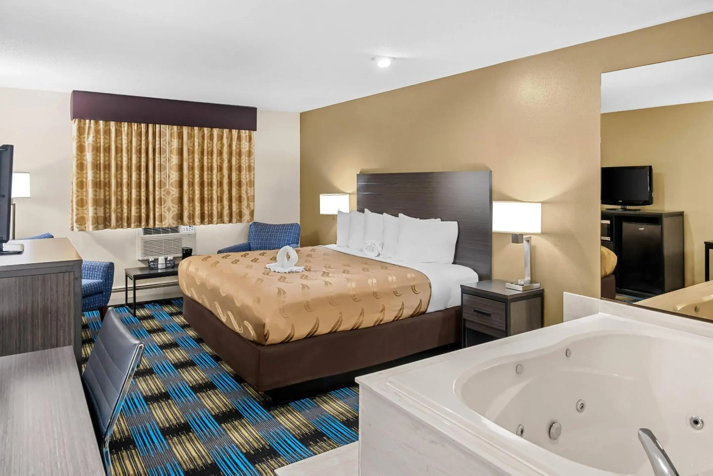 Bedroom, Bed in Rodeway Inn Grandville - Grand Rapids Bedroom, Bed in Rodeway Inn Grandville - Grand Rapids