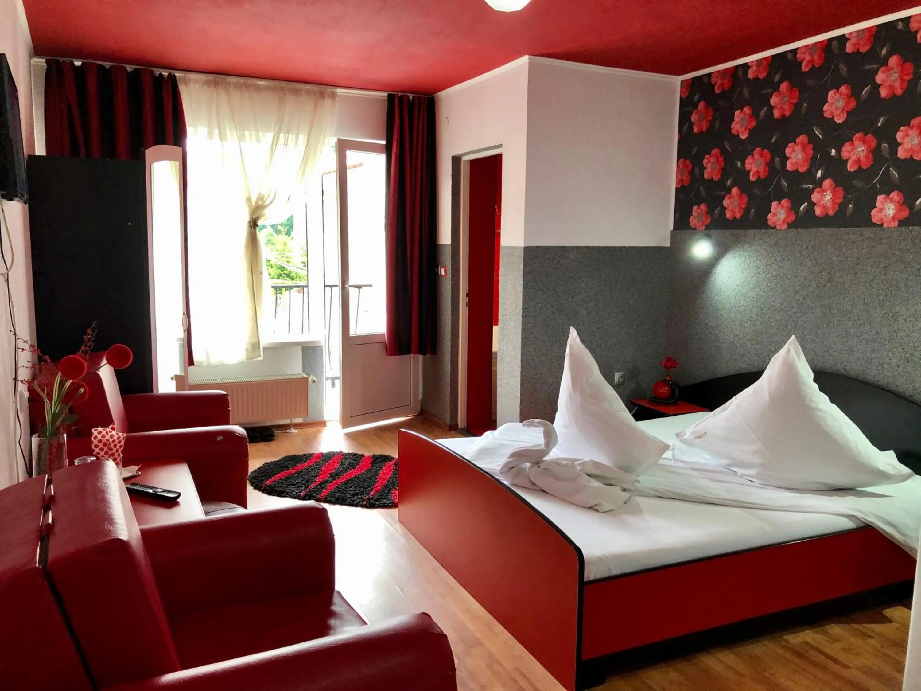 Triple Room with Balcony in Pensiunea Carina