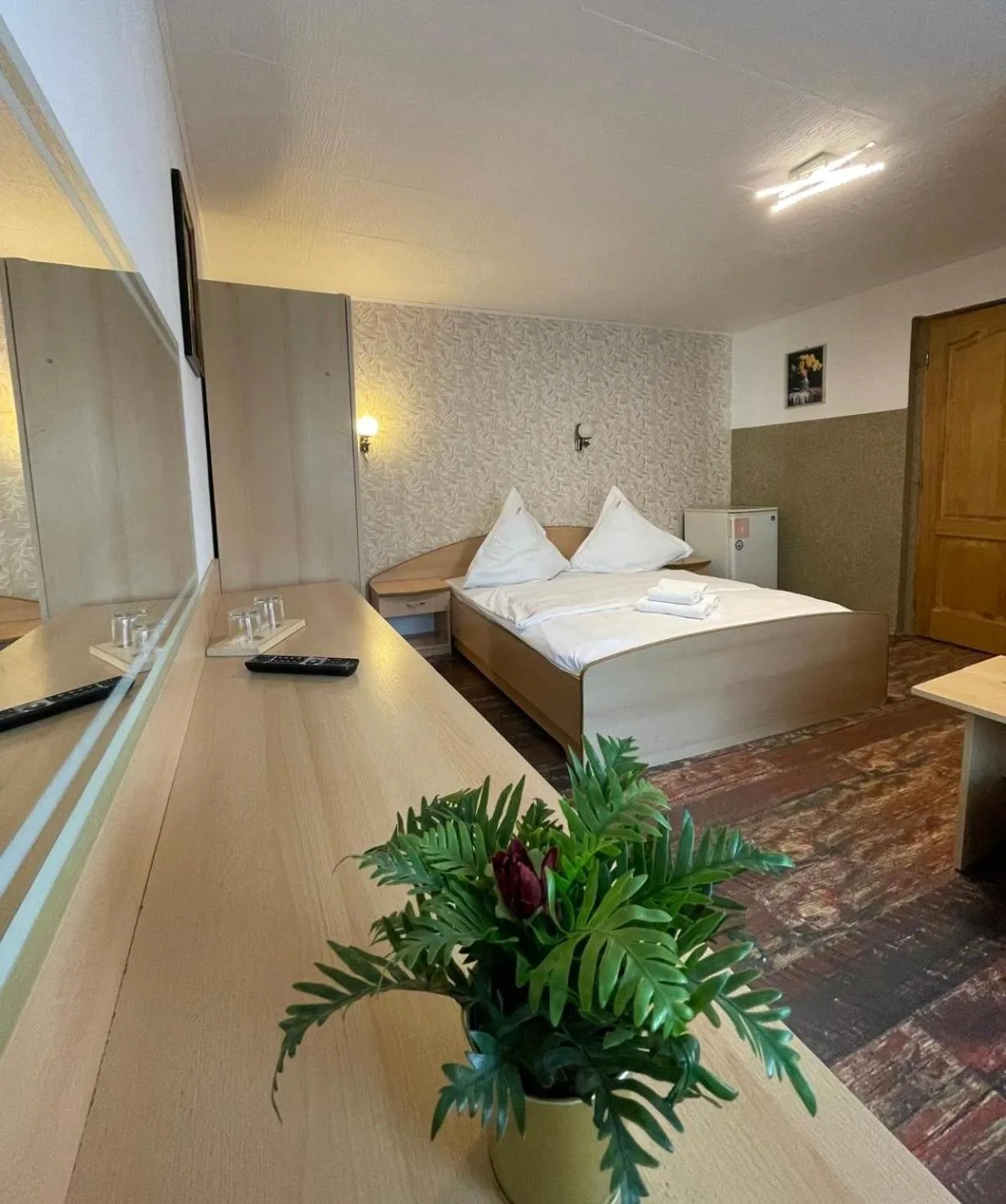 Bed in Pensiunea Carina