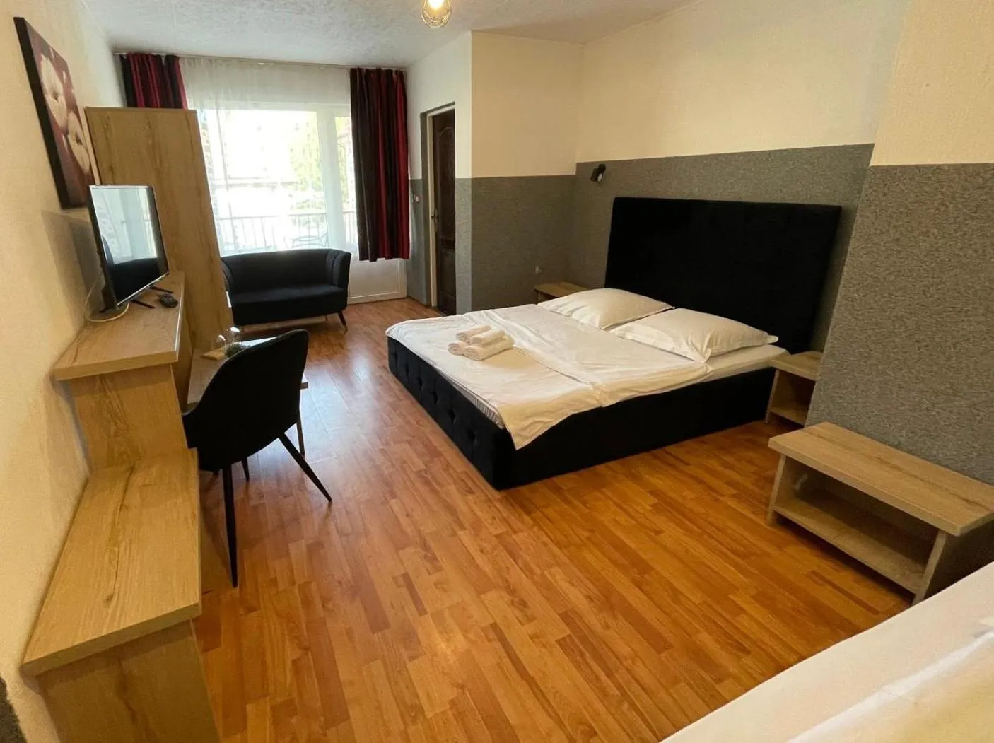 Bed in Pensiunea Carina