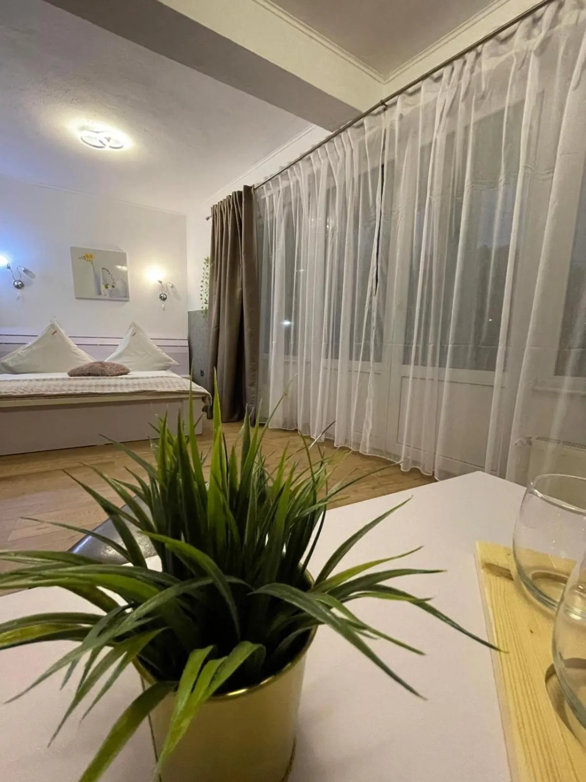 Bed in Pensiunea Carina