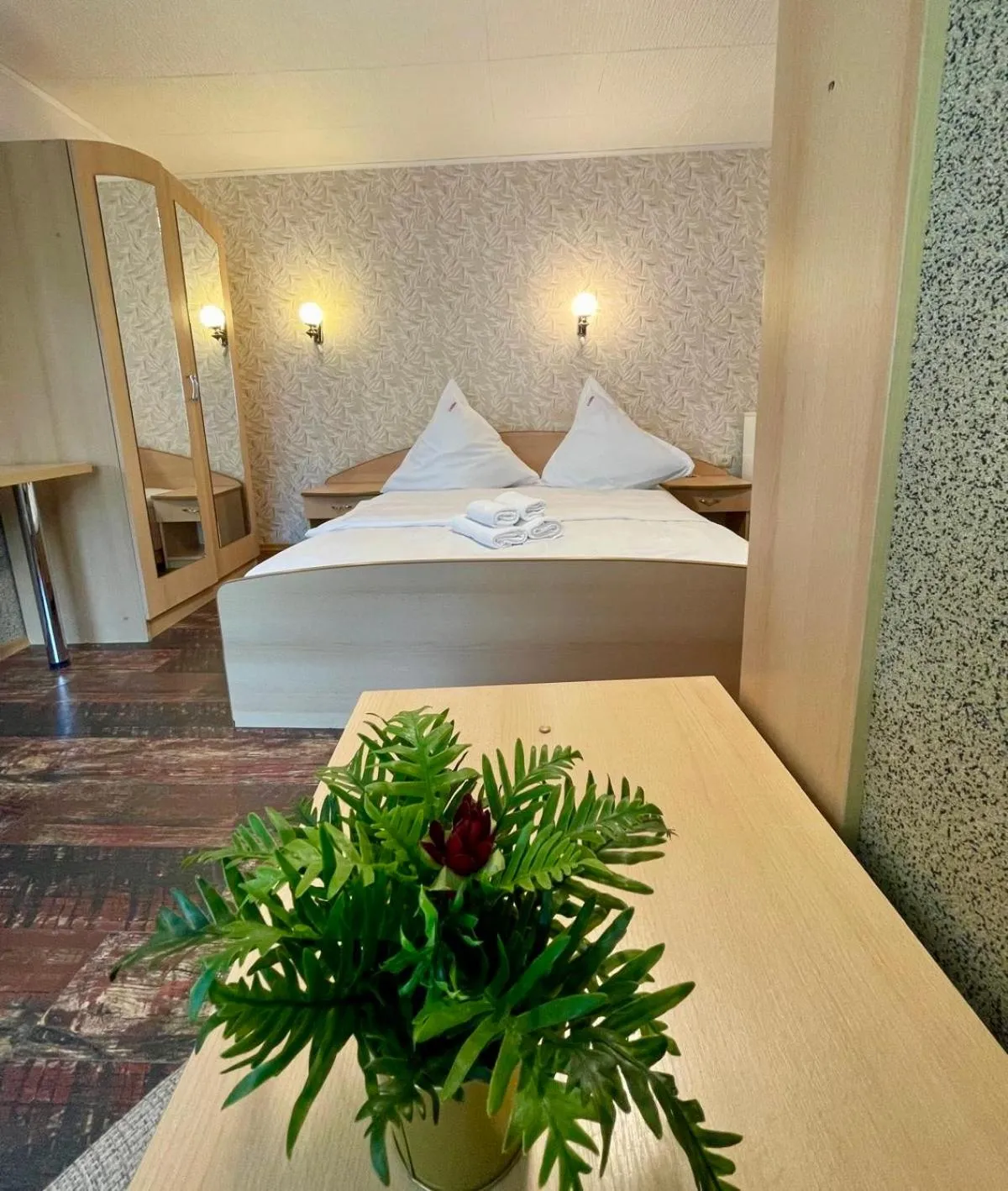 Bed in Pensiunea Carina