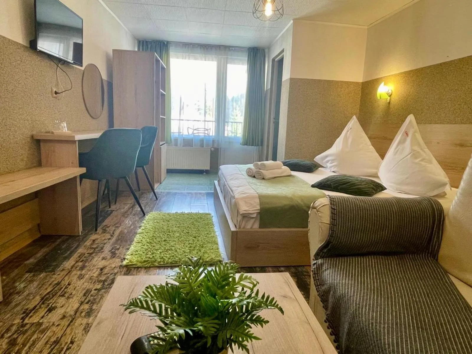 Bed in Pensiunea Carina