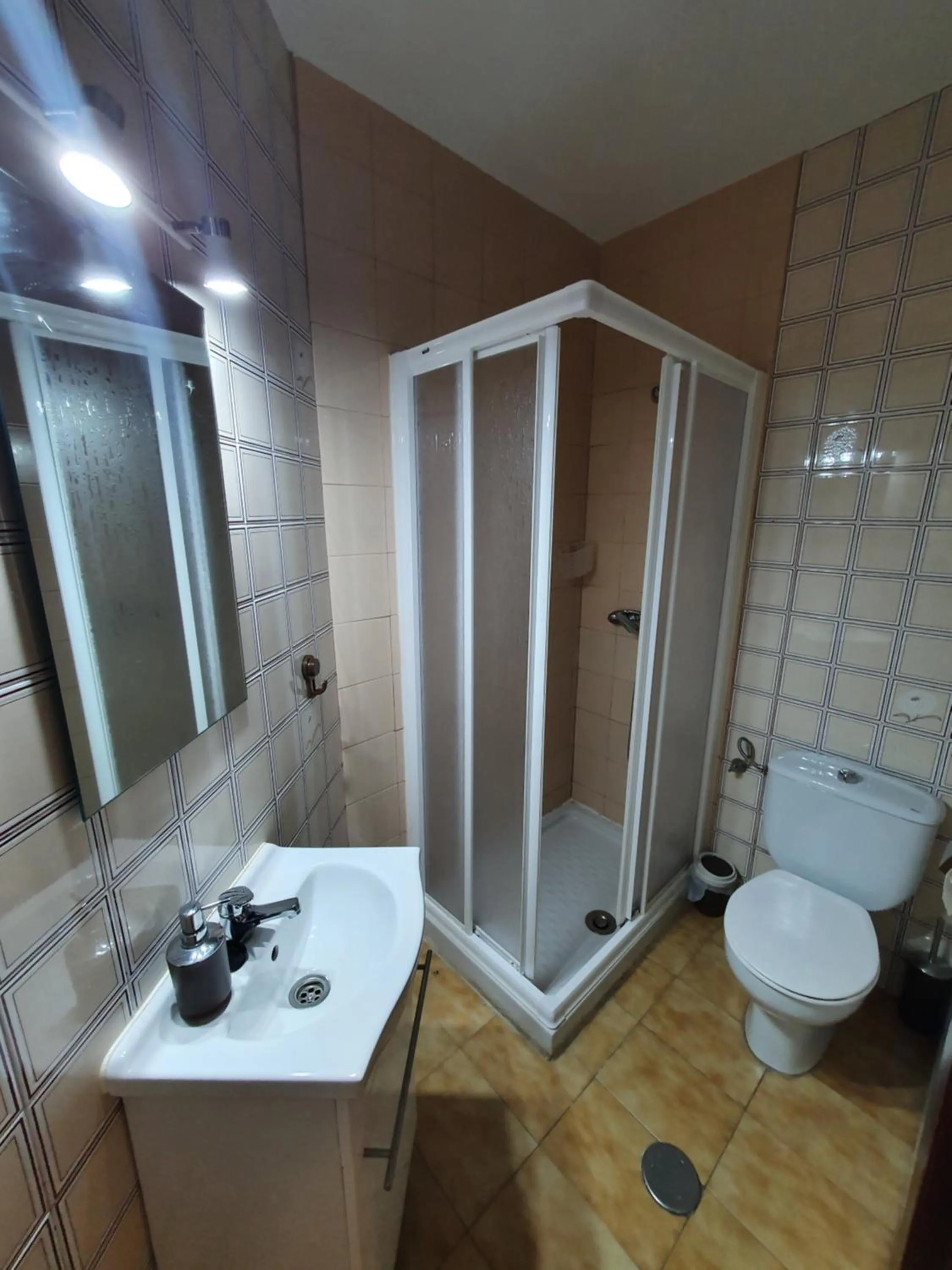 Bathroom in Pensión Javier