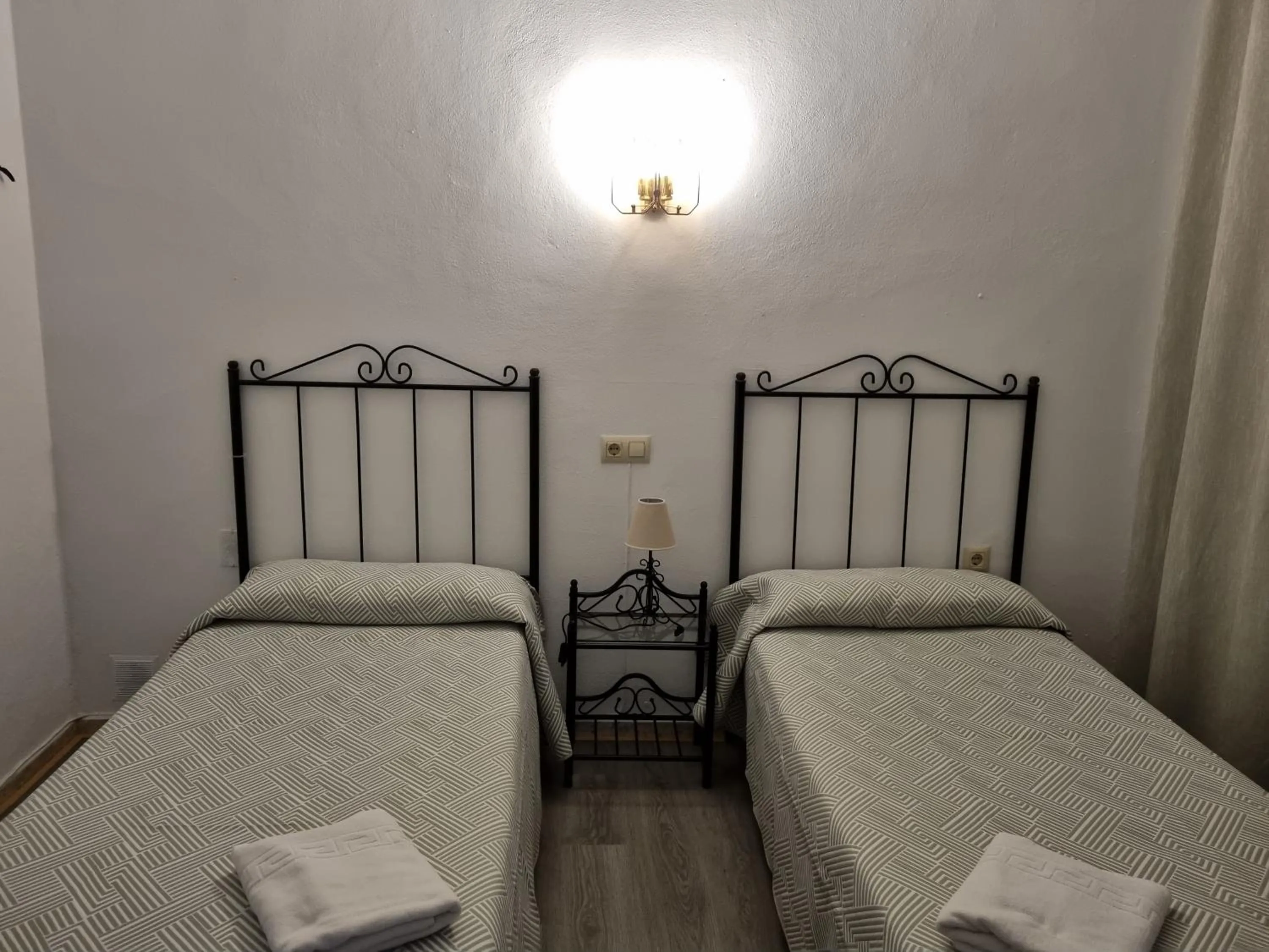 Double or Twin Room with Shared Bathroom in Pensión Javier