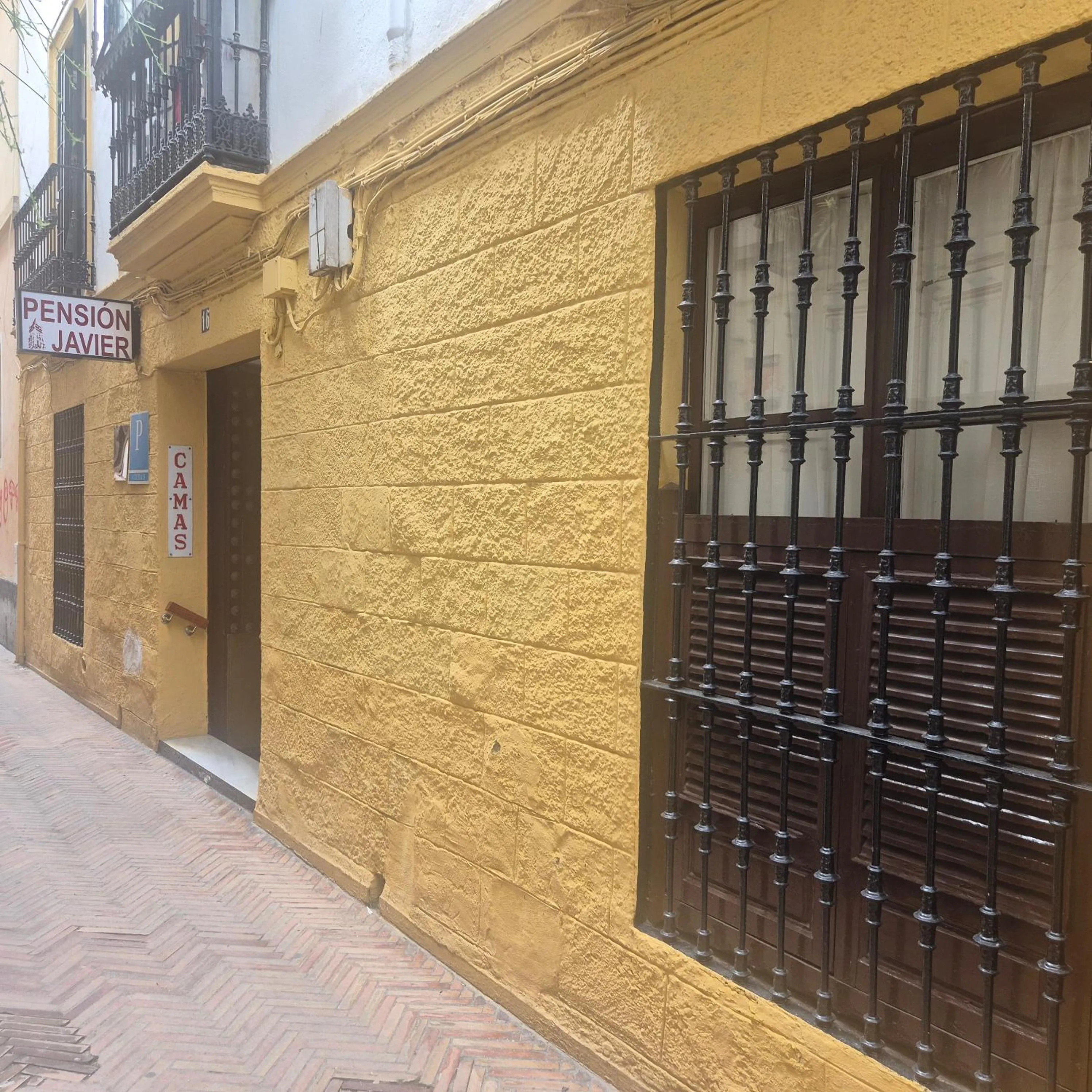 Property building in Pensión Javier