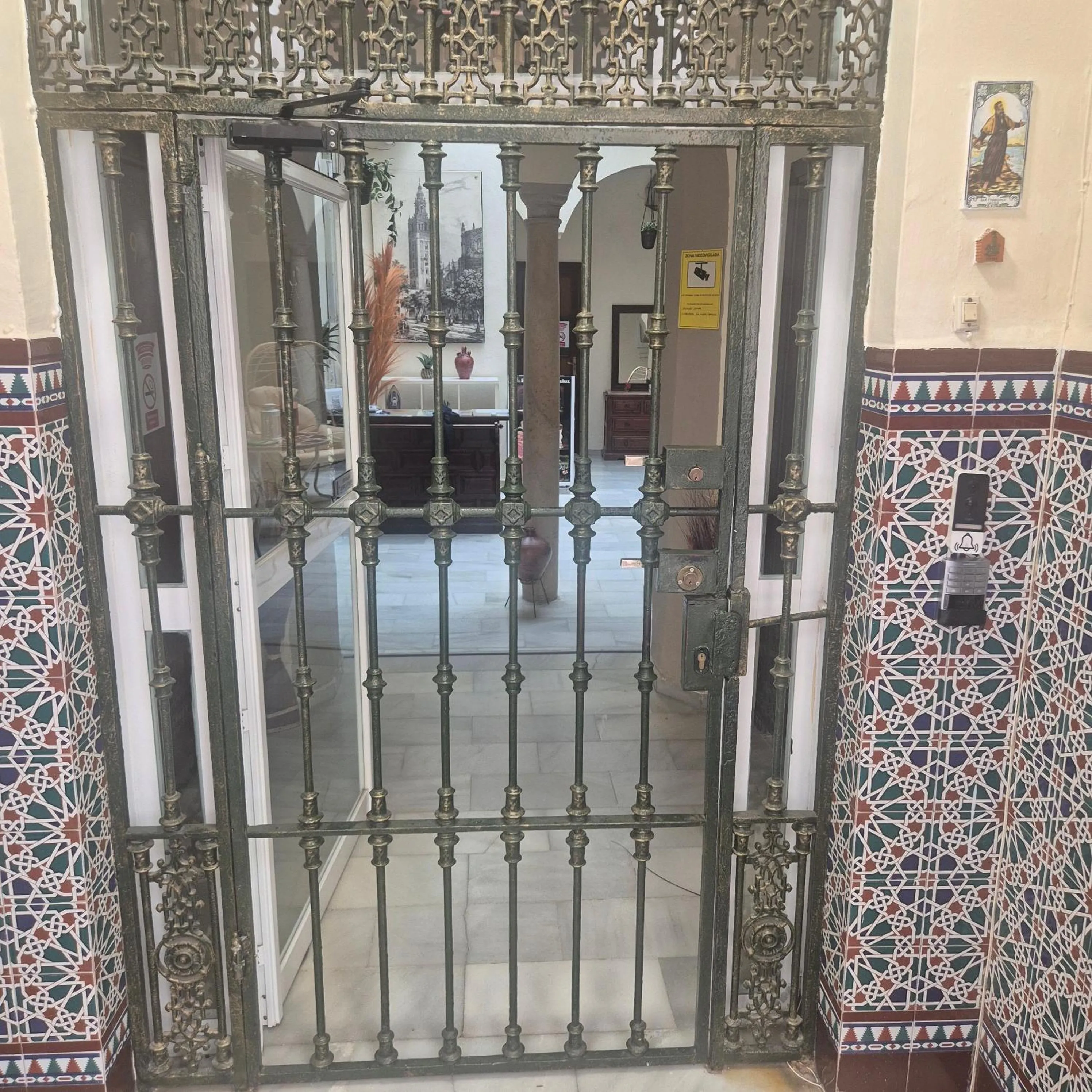 Facade/entrance in Pensión Javier