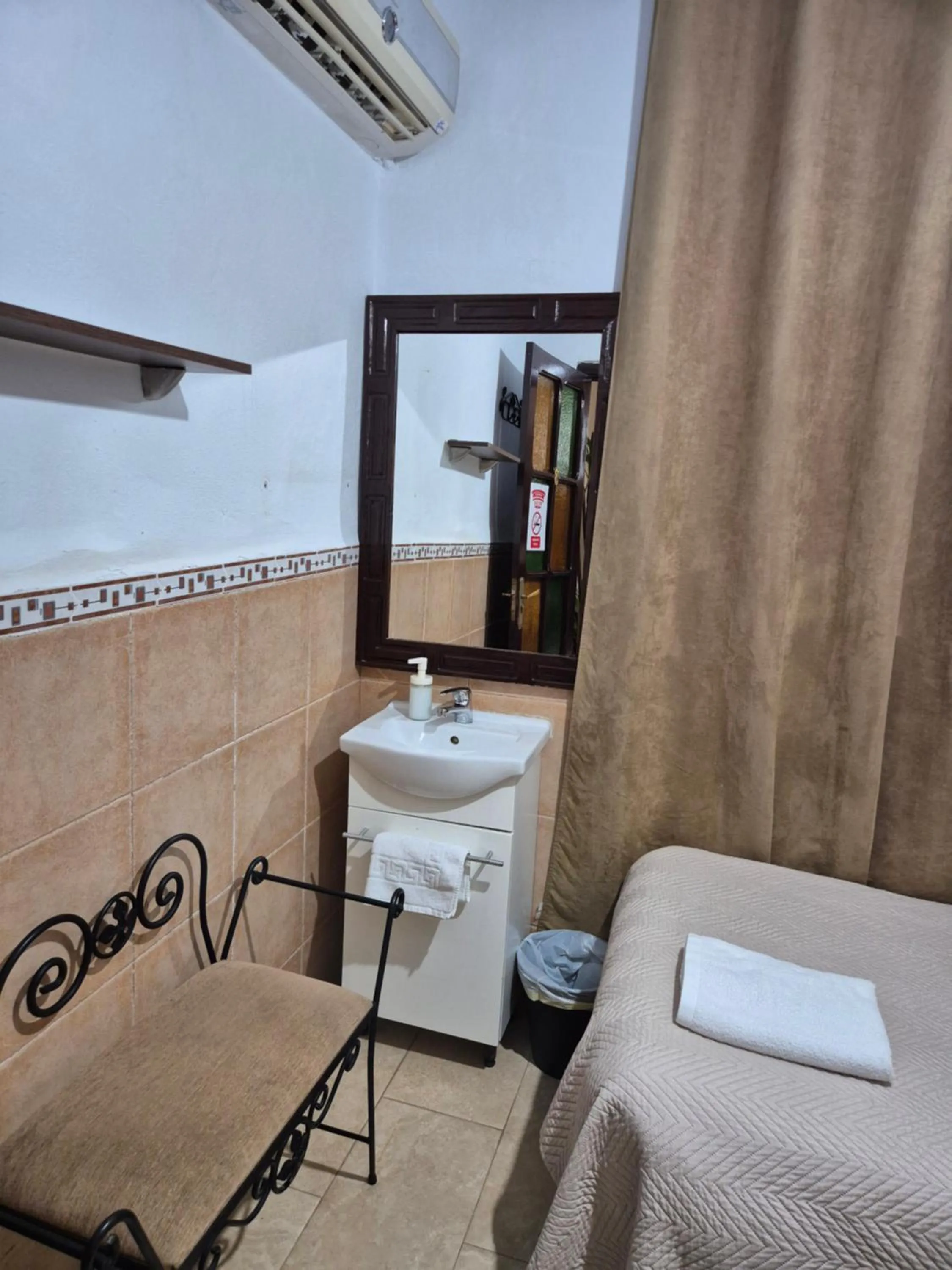 Bedroom in Pensión Javier