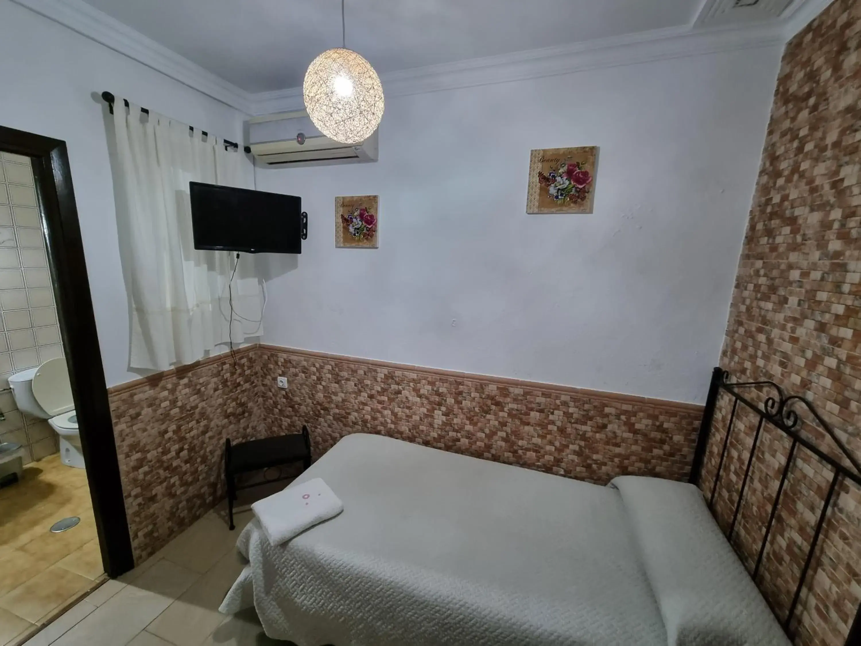 Single Room with Private Bathroom in Pensión Javier Single Room with Private Bathroom in Pensión Javier