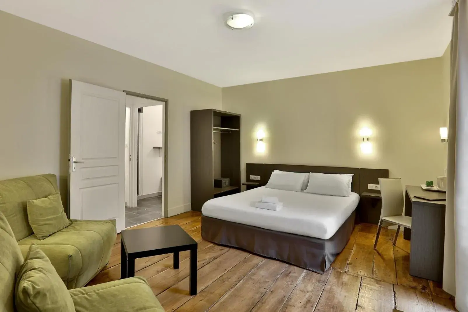 Bed in Logis Hotel Auberge Dupuytren Bed in Logis Hotel Auberge Dupuytren