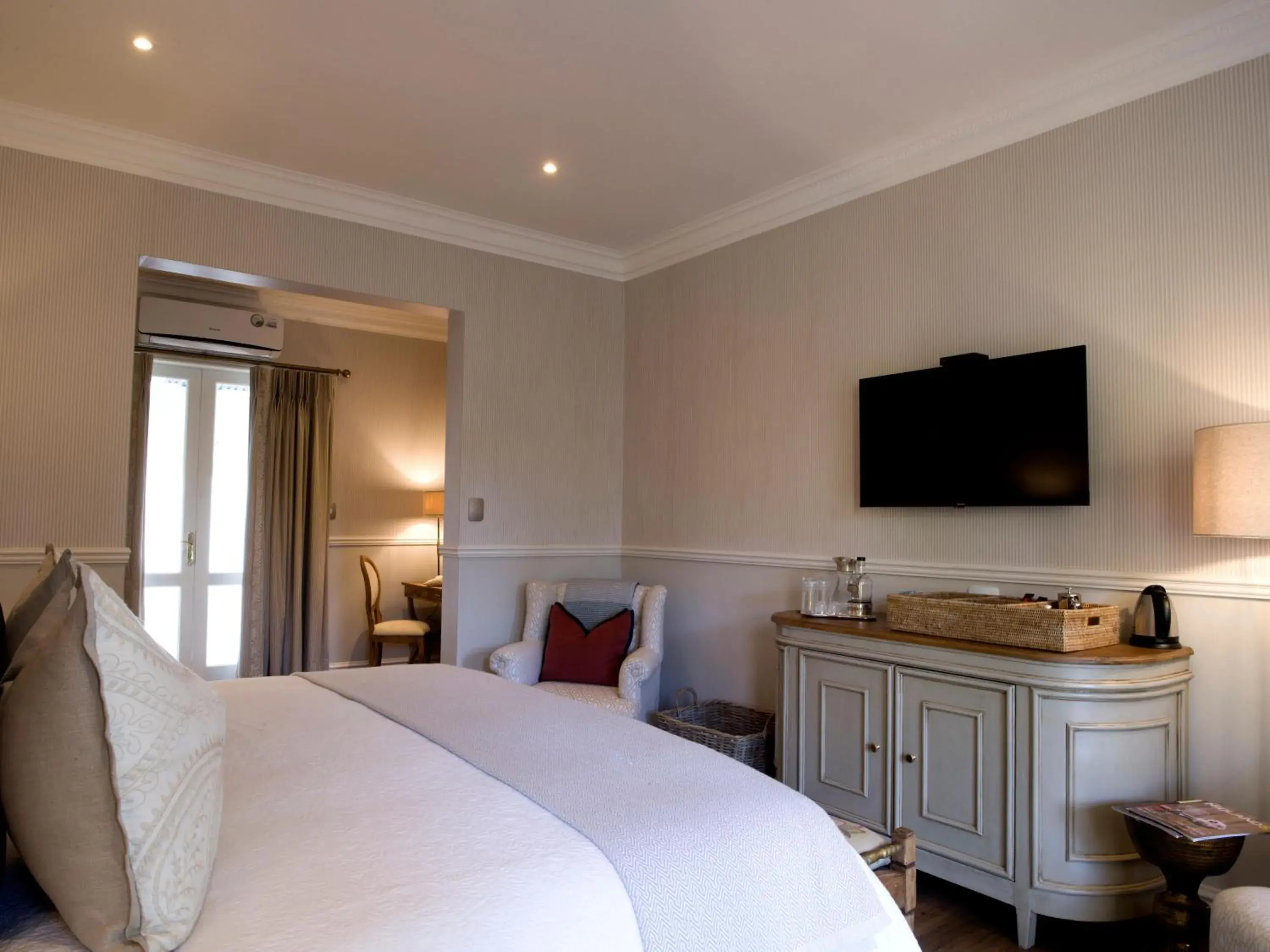 Bedroom, Bed in Hartford House Bedroom, Bed in Hartford House