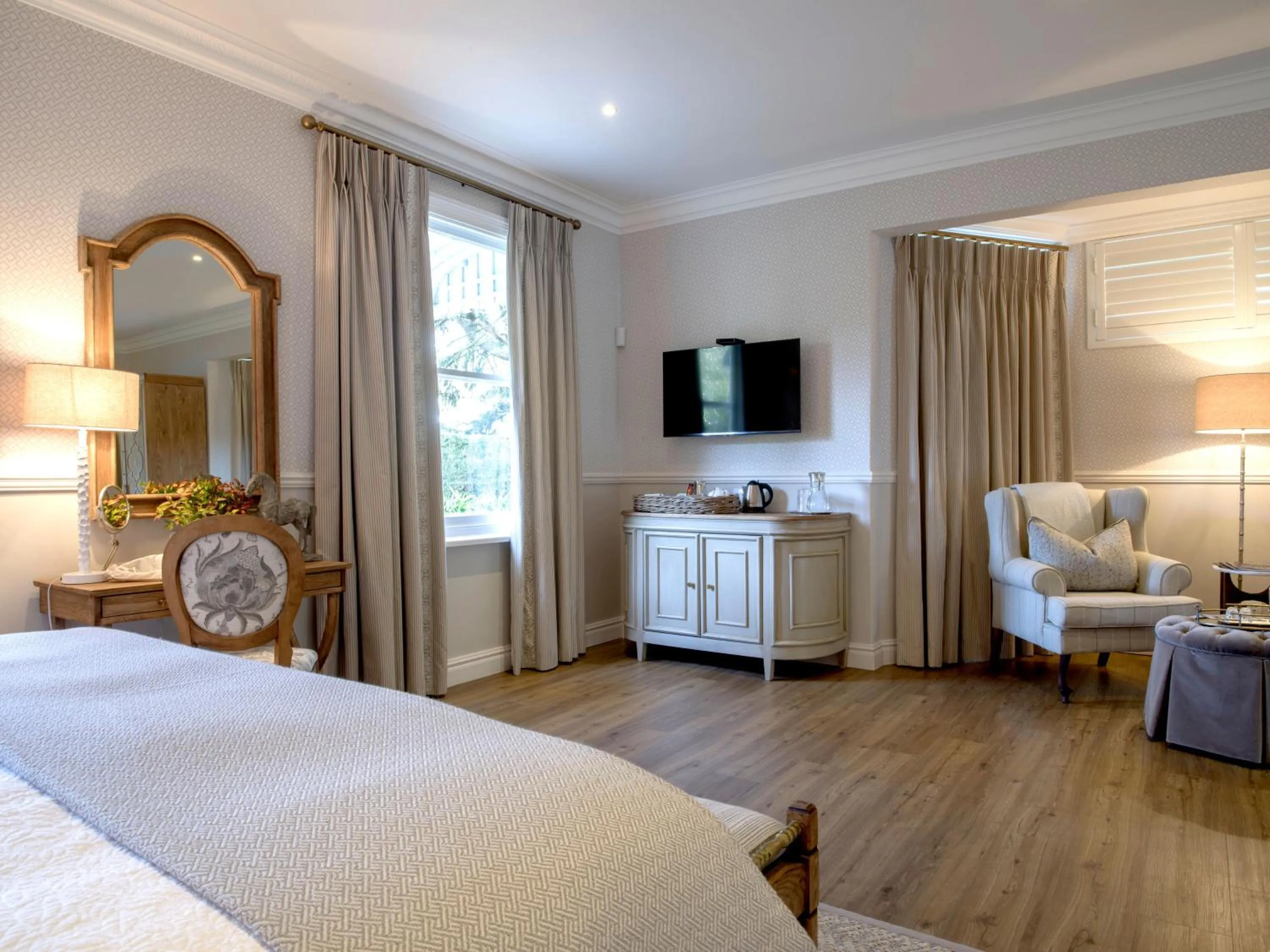 Photo of the whole room, Bed in Hartford House