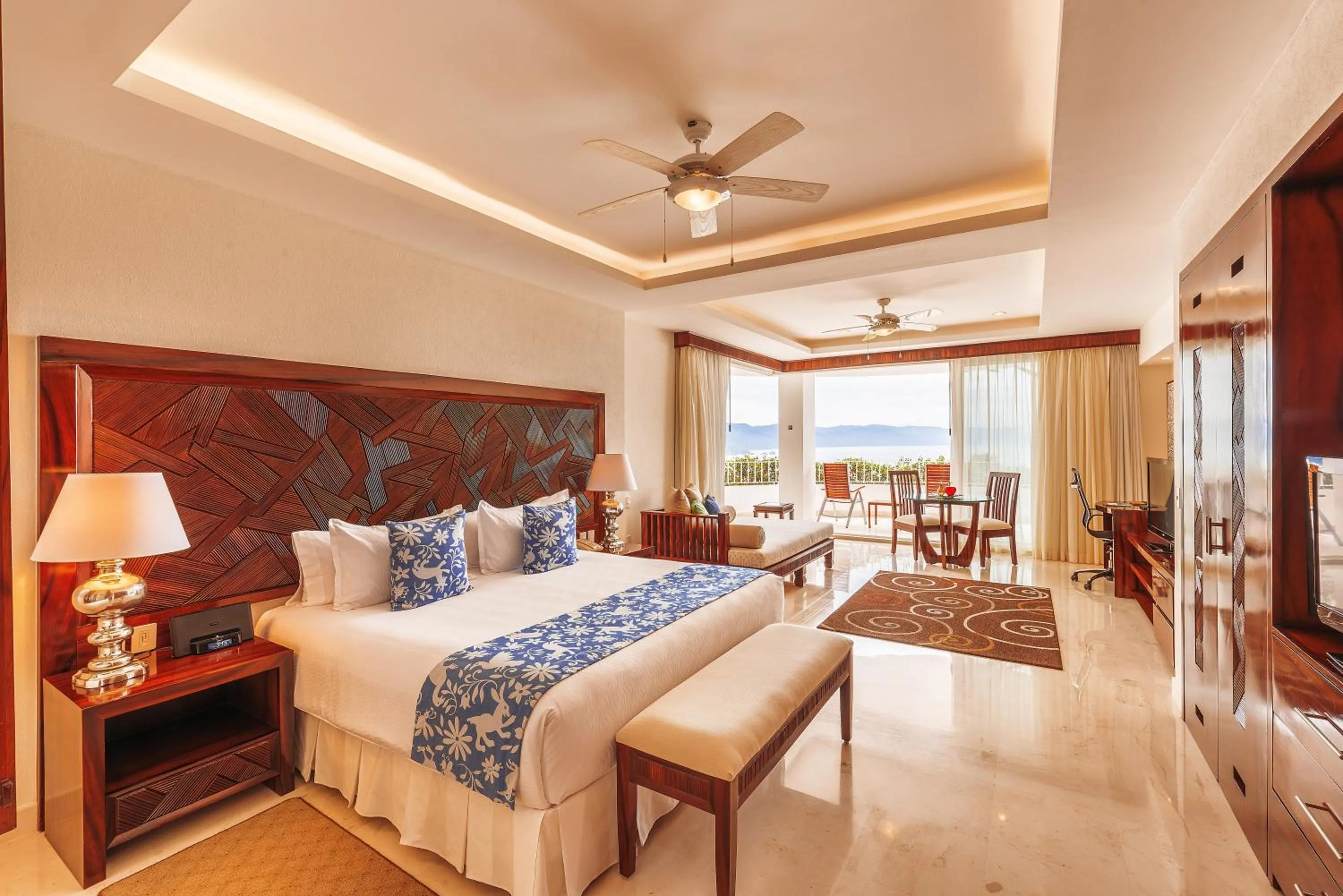 Bedroom, Bed in Grand Miramar All Luxury Suites & Residences