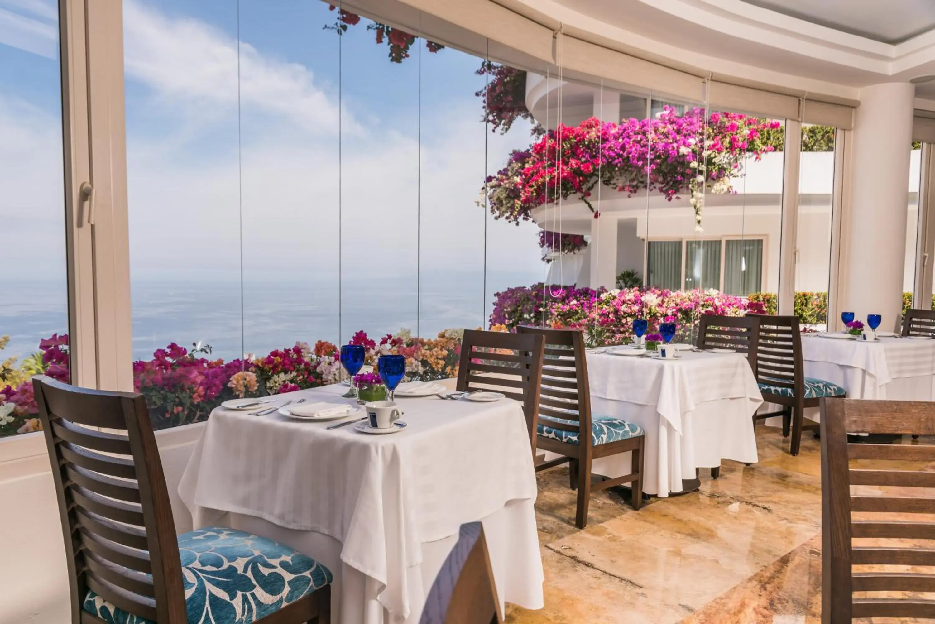 Restaurant/places to eat in Grand Miramar All Luxury Suites & Residences Restaurant/places to eat in Grand Miramar All Luxury Suites & Residences