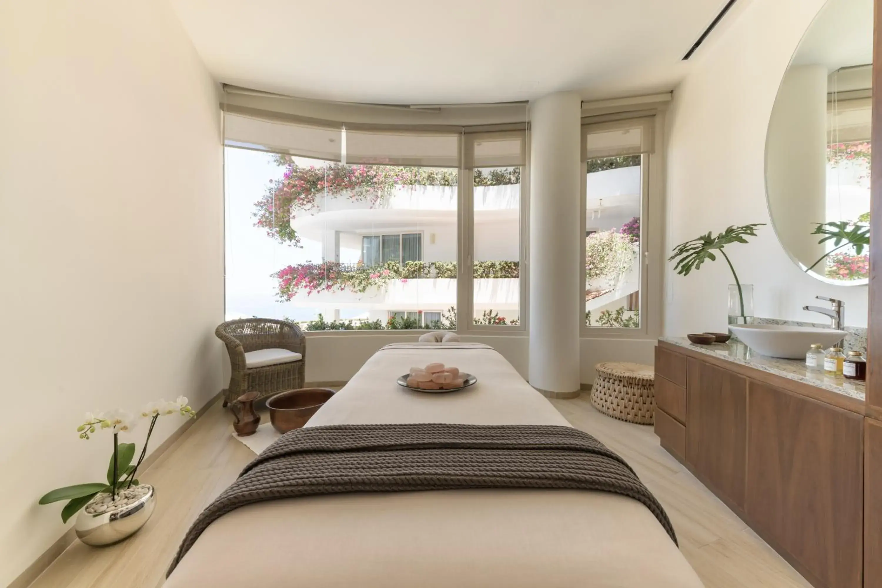 Massage, Bed in Grand Miramar All Luxury Suites & Residences Massage, Bed in Grand Miramar All Luxury Suites & Residences