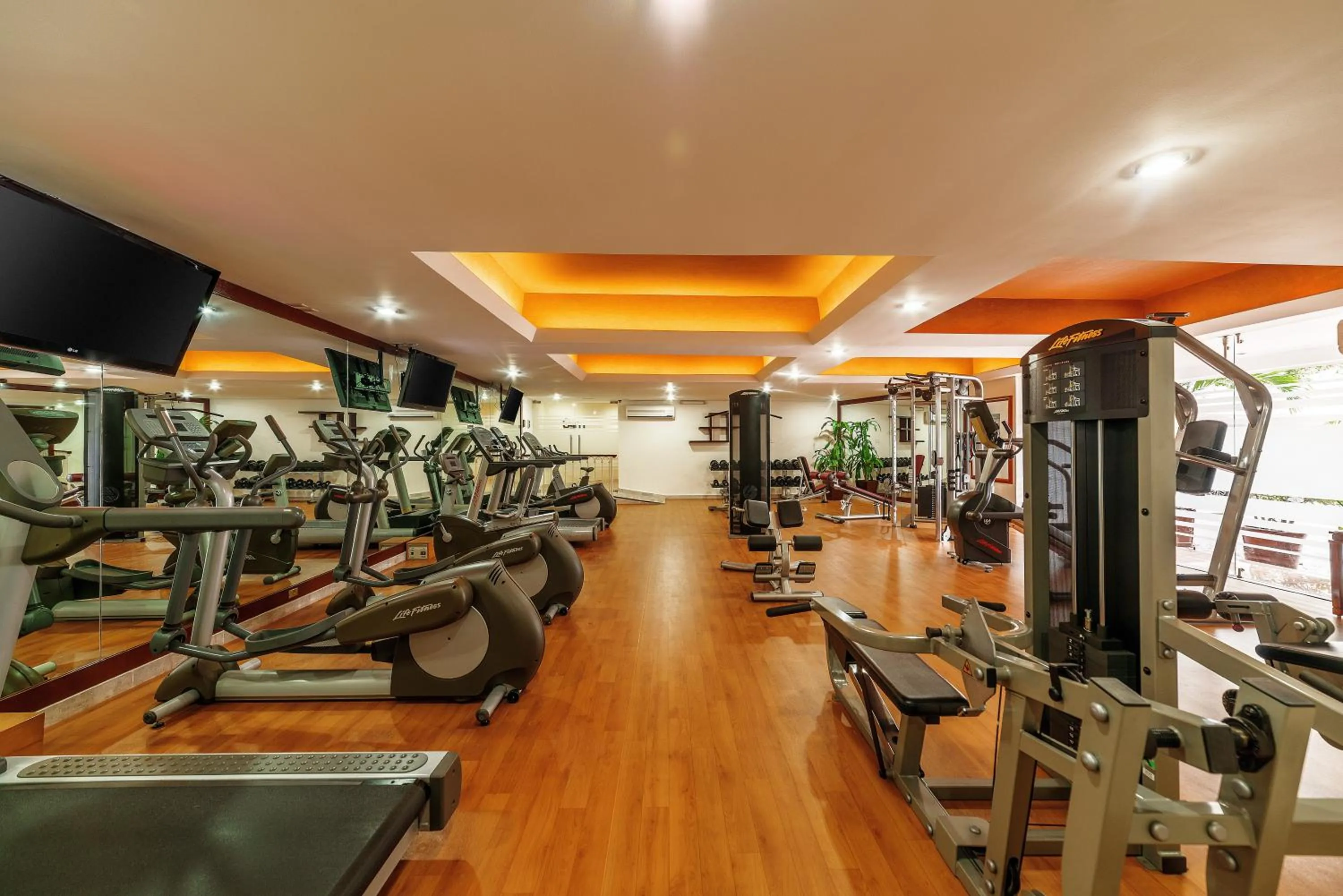 Fitness centre/facilities in Grand Miramar All Luxury Suites & Residences