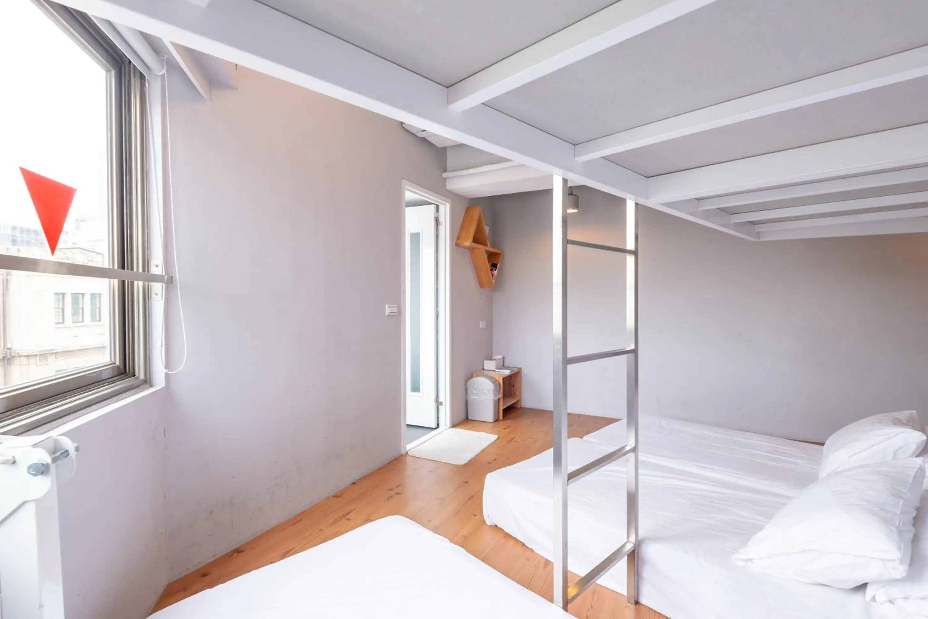 Photo of the whole room, Bed in May Rooms Taipei Main Station Photo of the whole room, Bed in May Rooms Taipei Main Station