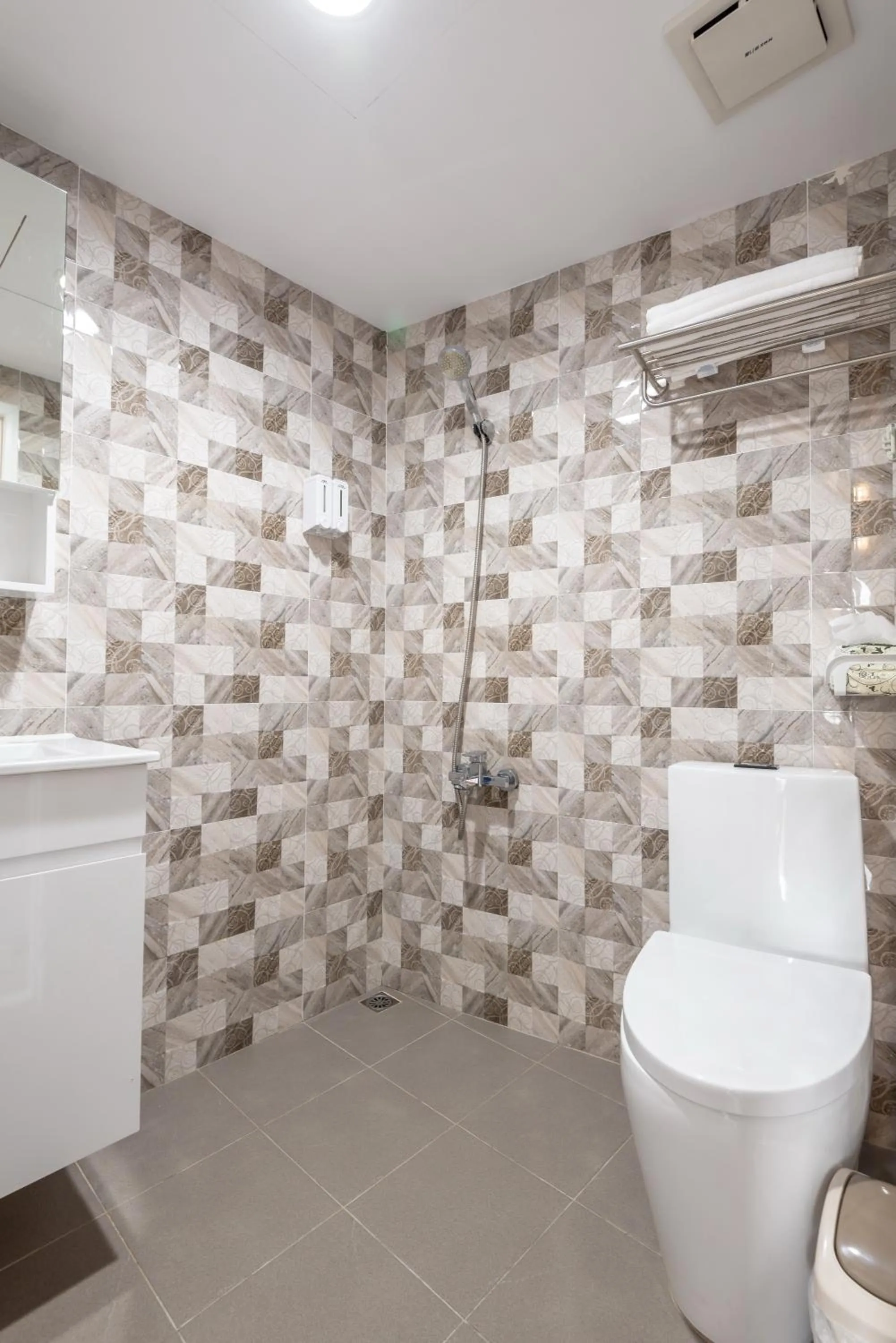 Bathroom in May Rooms Taipei Main Station