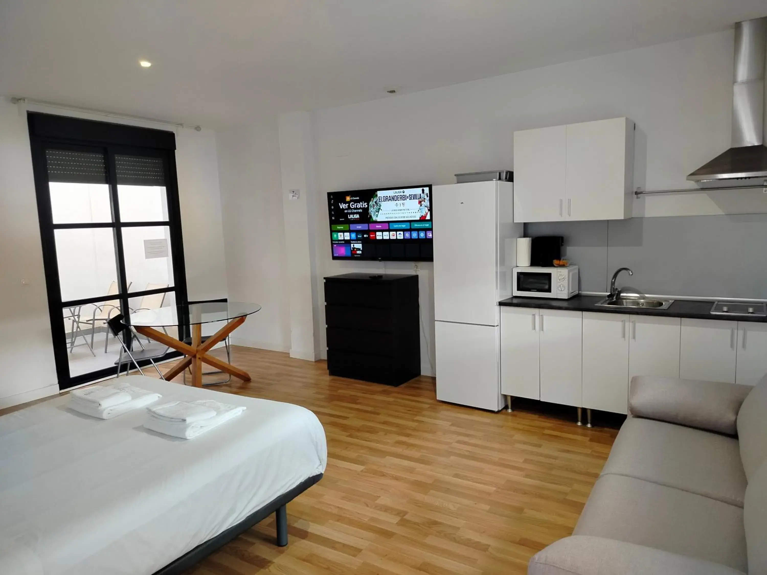 Studio - single occupancy - Ground Floor with Patio in Apartamentos Centro Cordoba by MiRa Studio - single occupancy - Ground Floor with Patio in Apartamentos Centro Cordoba by MiRa