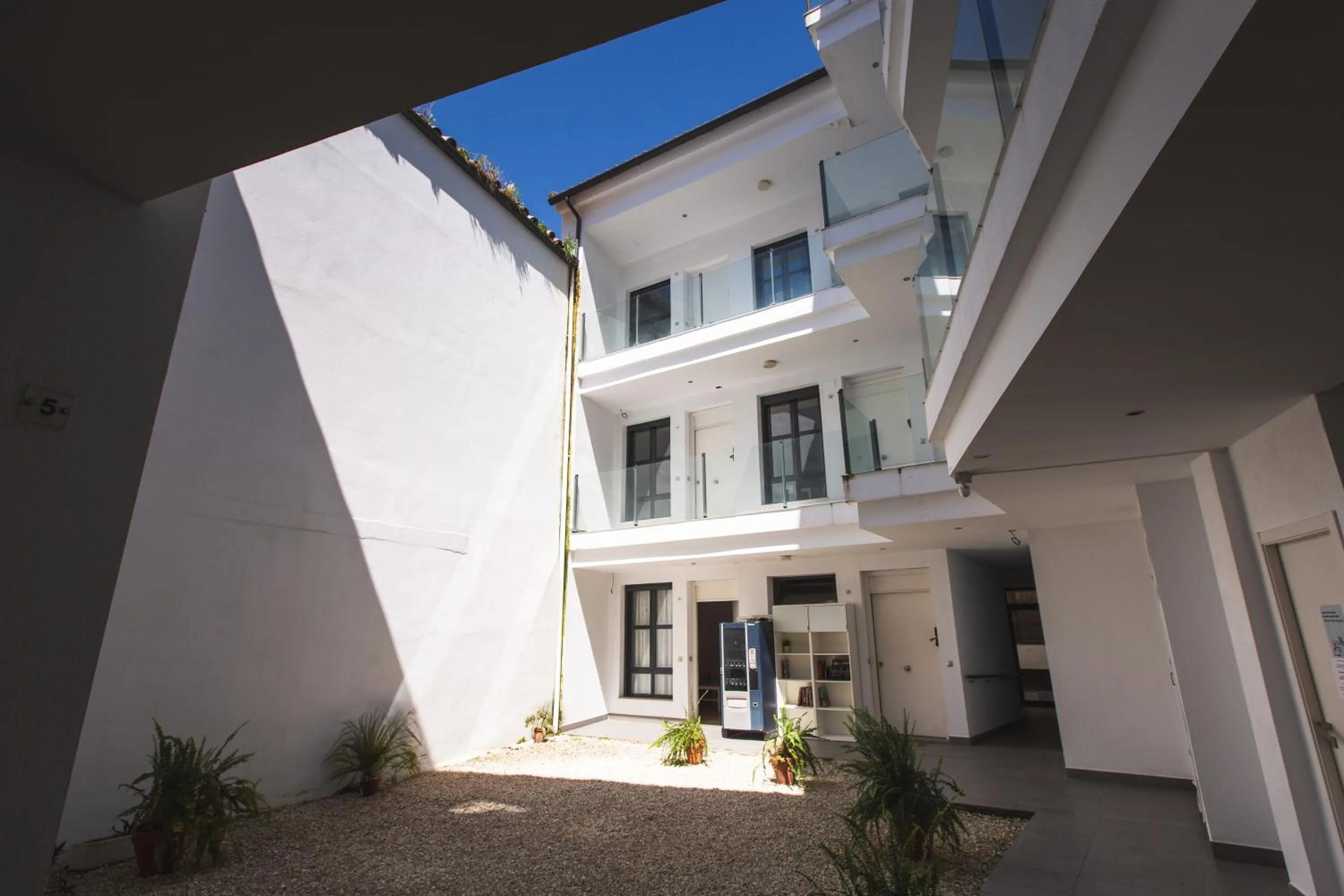 Property building in Apartamentos Centro Cordoba by MiRa