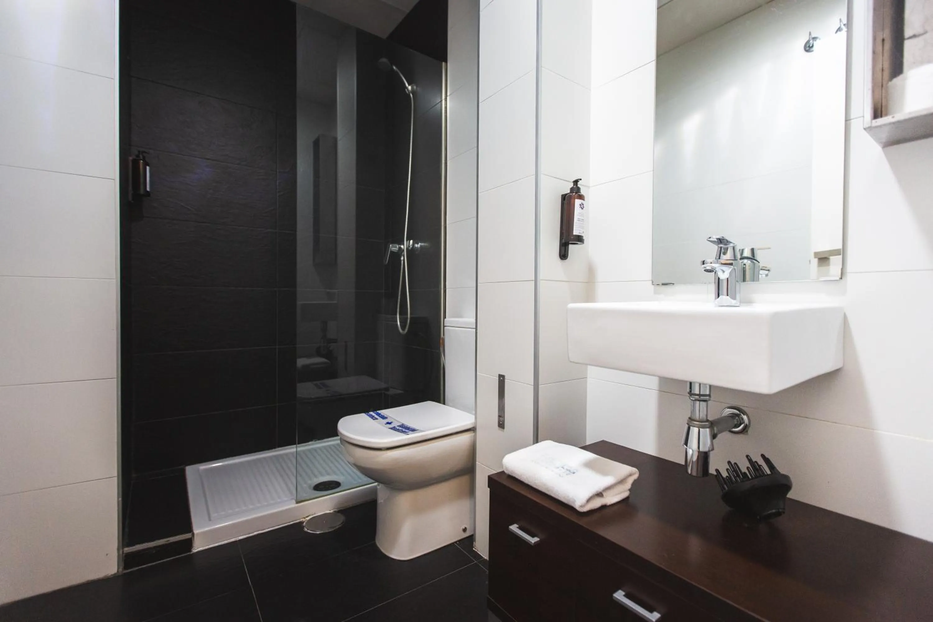 Bathroom in Apartamentos Centro Cordoba by MiRa