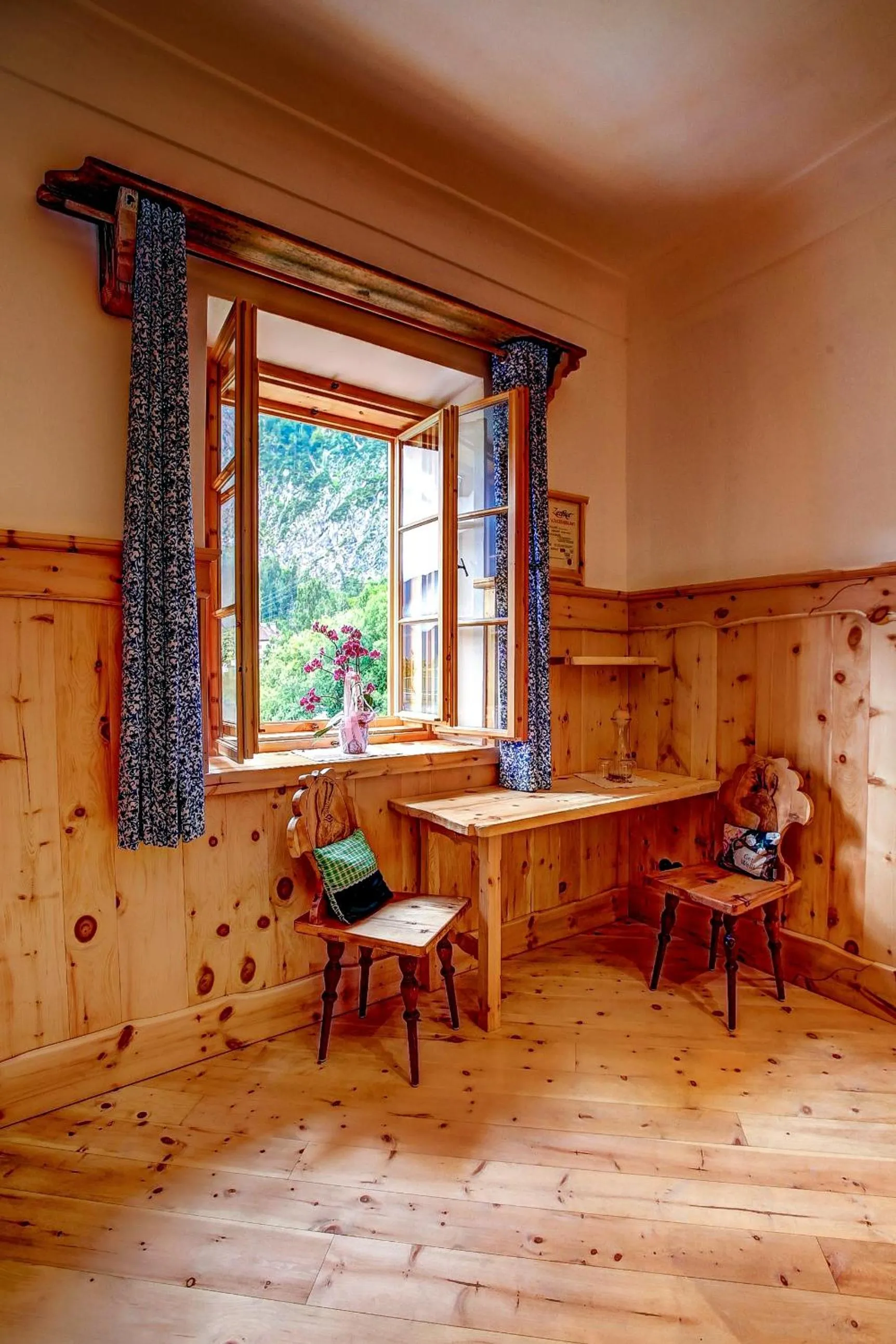 Seating area in Welterbe-Wirtshaus Steegwirt