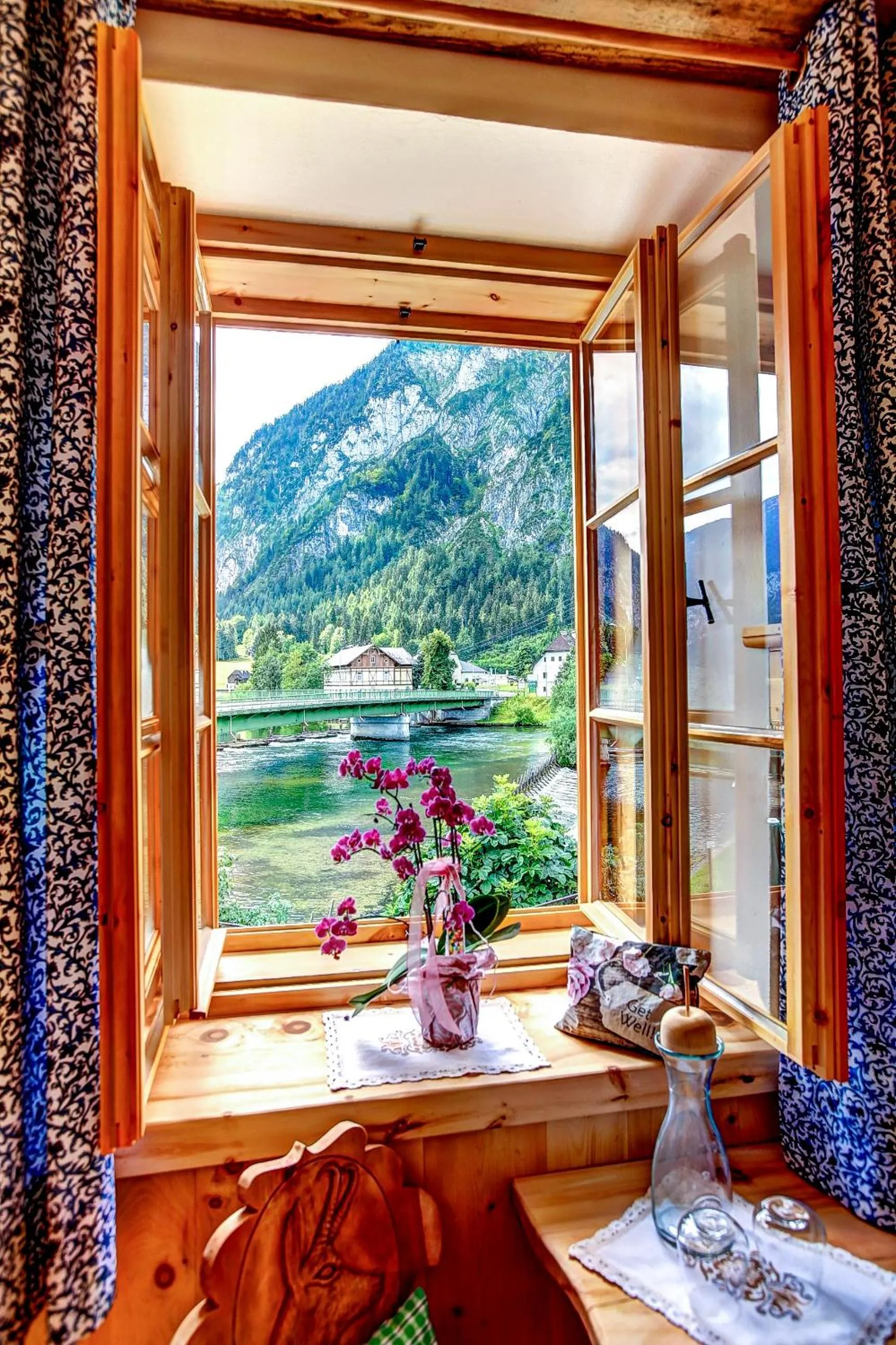 Lake view in Welterbe-Wirtshaus Steegwirt