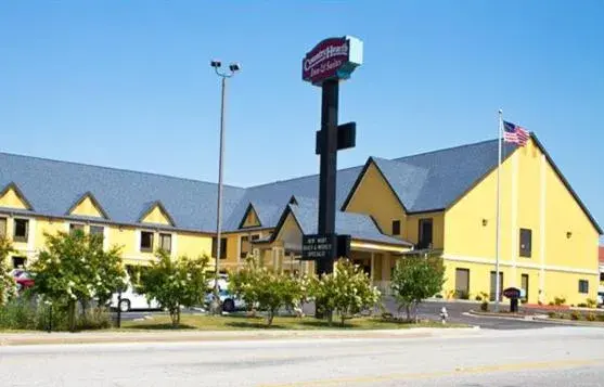 King Room - Disability Access/Non-Smoking in Country Hearth Inn-Union City King Room - Disability Access/Non-Smoking in Country Hearth Inn-Union City