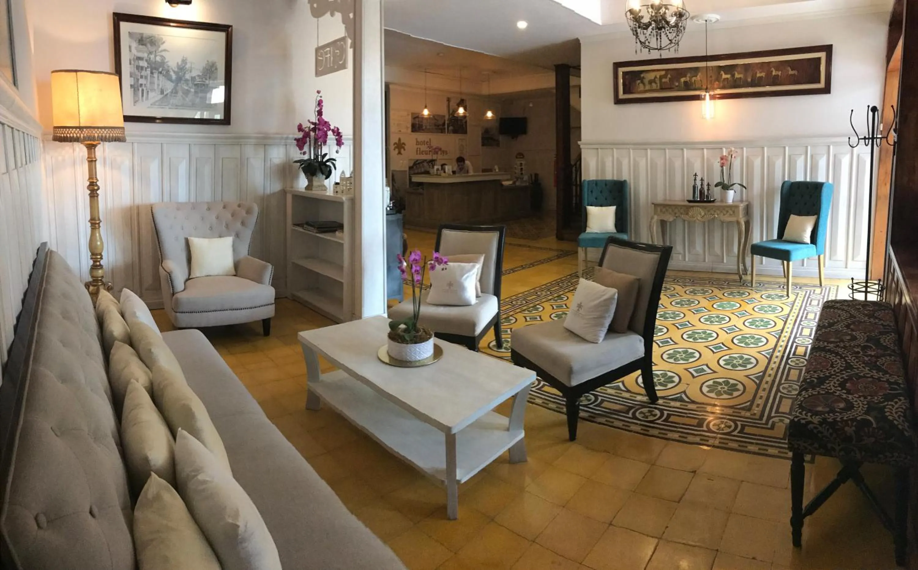 Seating area in Fleur de Lys