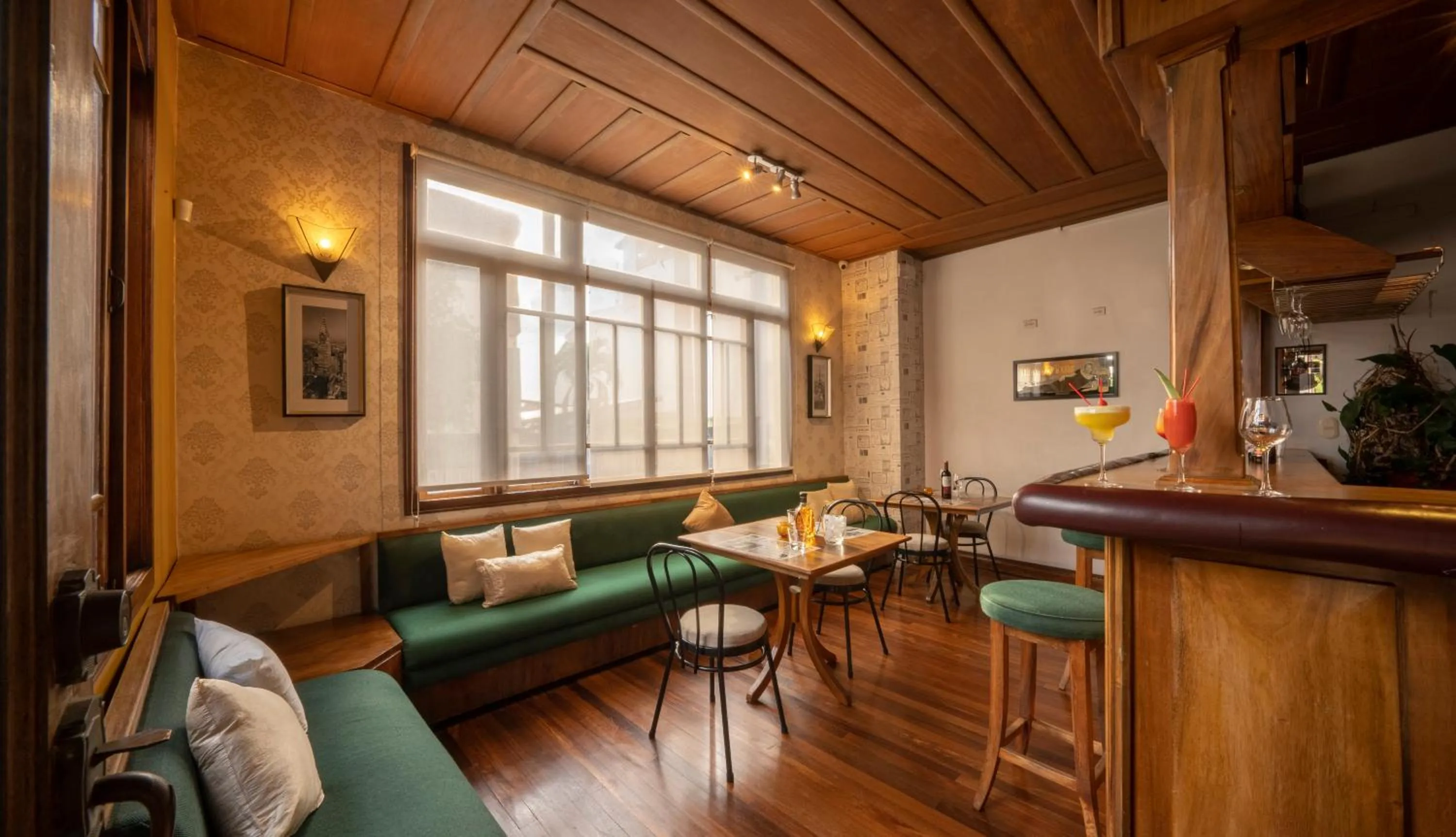 Lounge or bar in Fleur de Lys