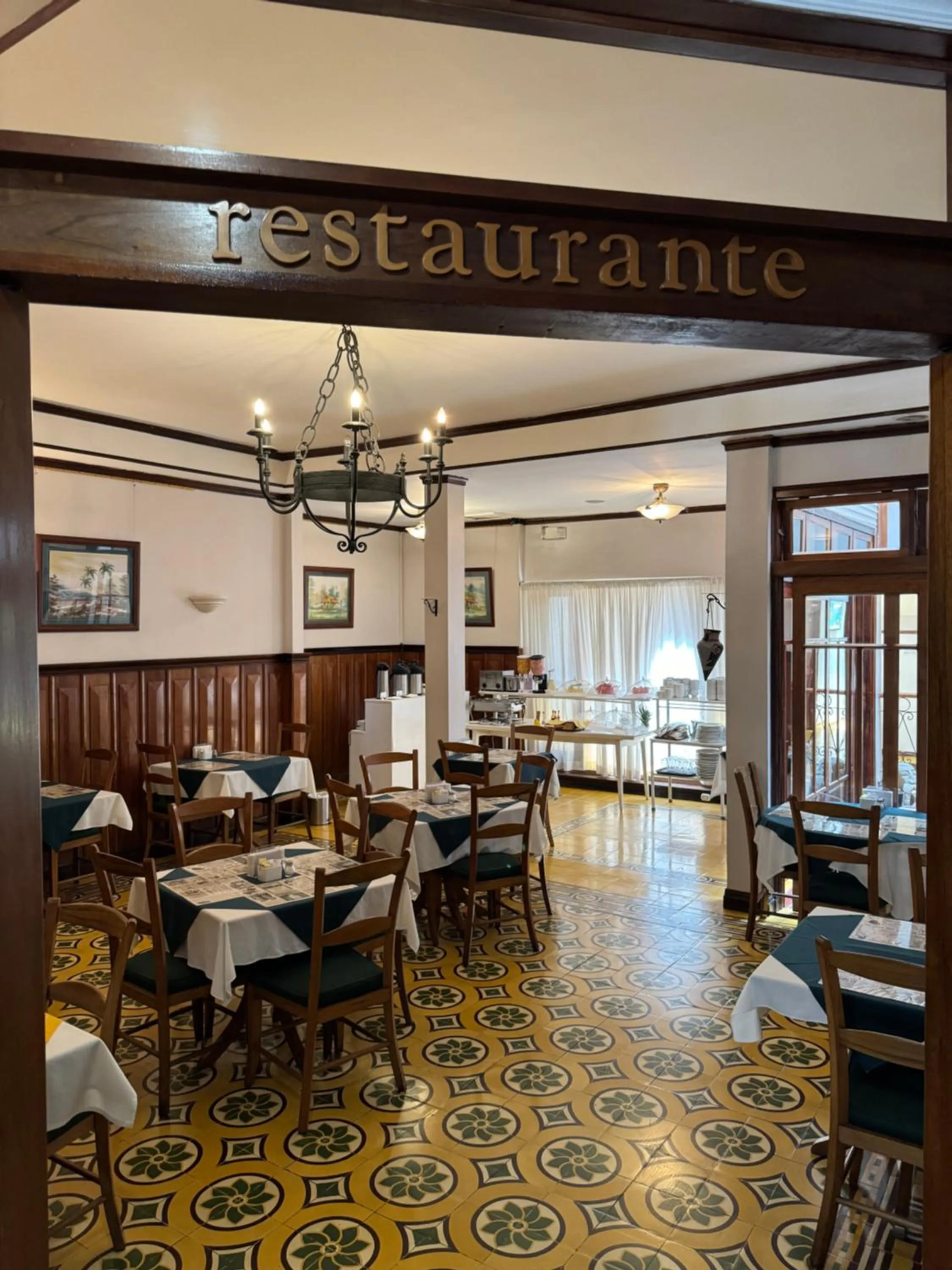 Restaurant/places to eat in Fleur de Lys