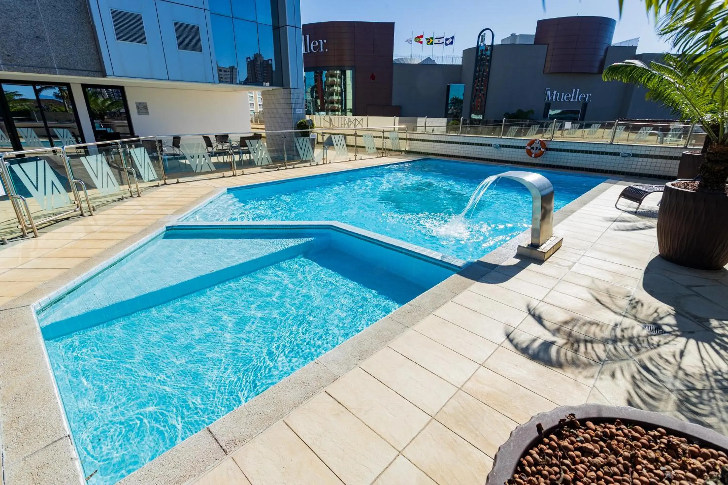 Pool view in Alven Hotel by Slaviero Hotéis Pool view in Alven Hotel by Slaviero Hotéis