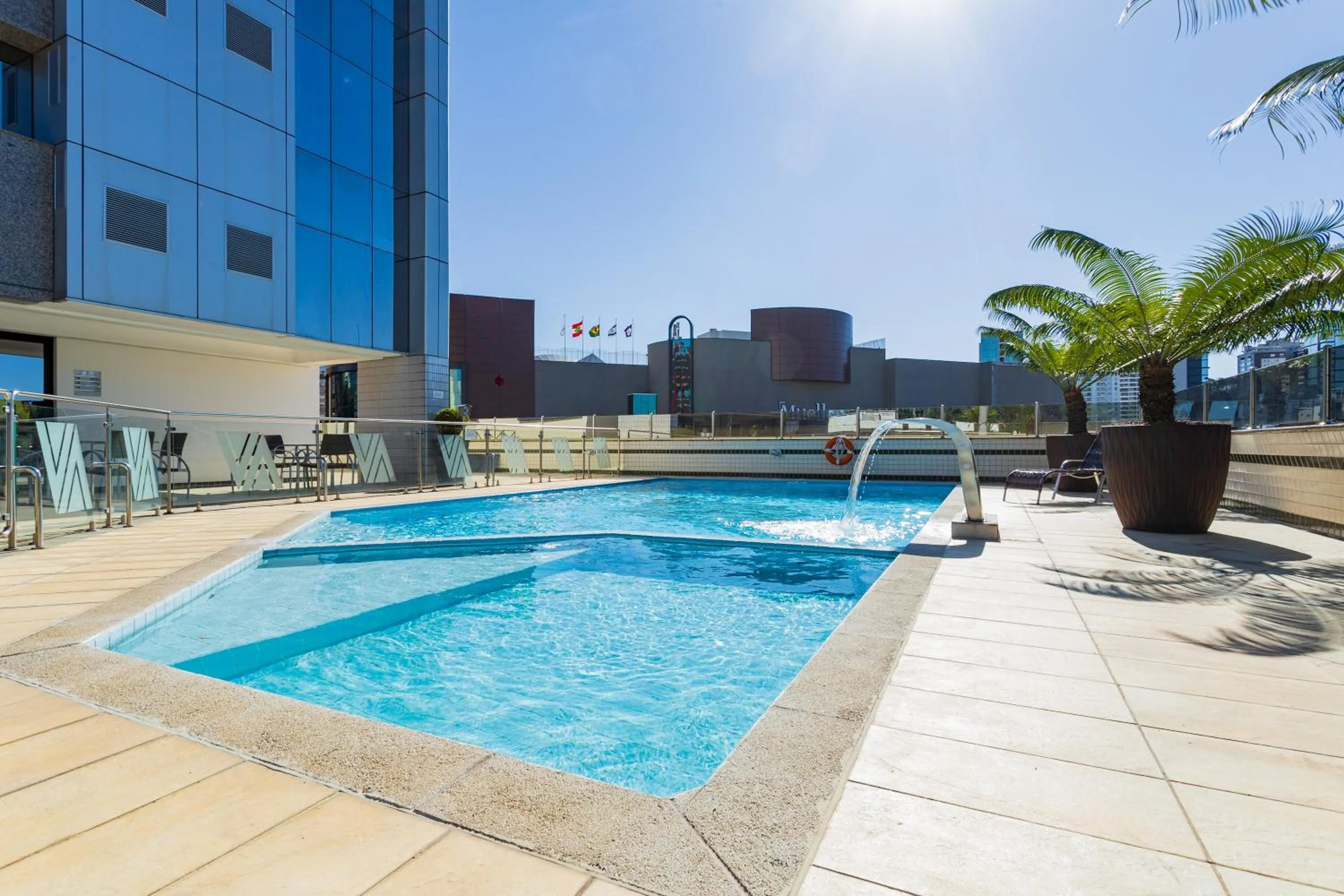 Pool view in Alven Hotel by Slaviero Hotéis