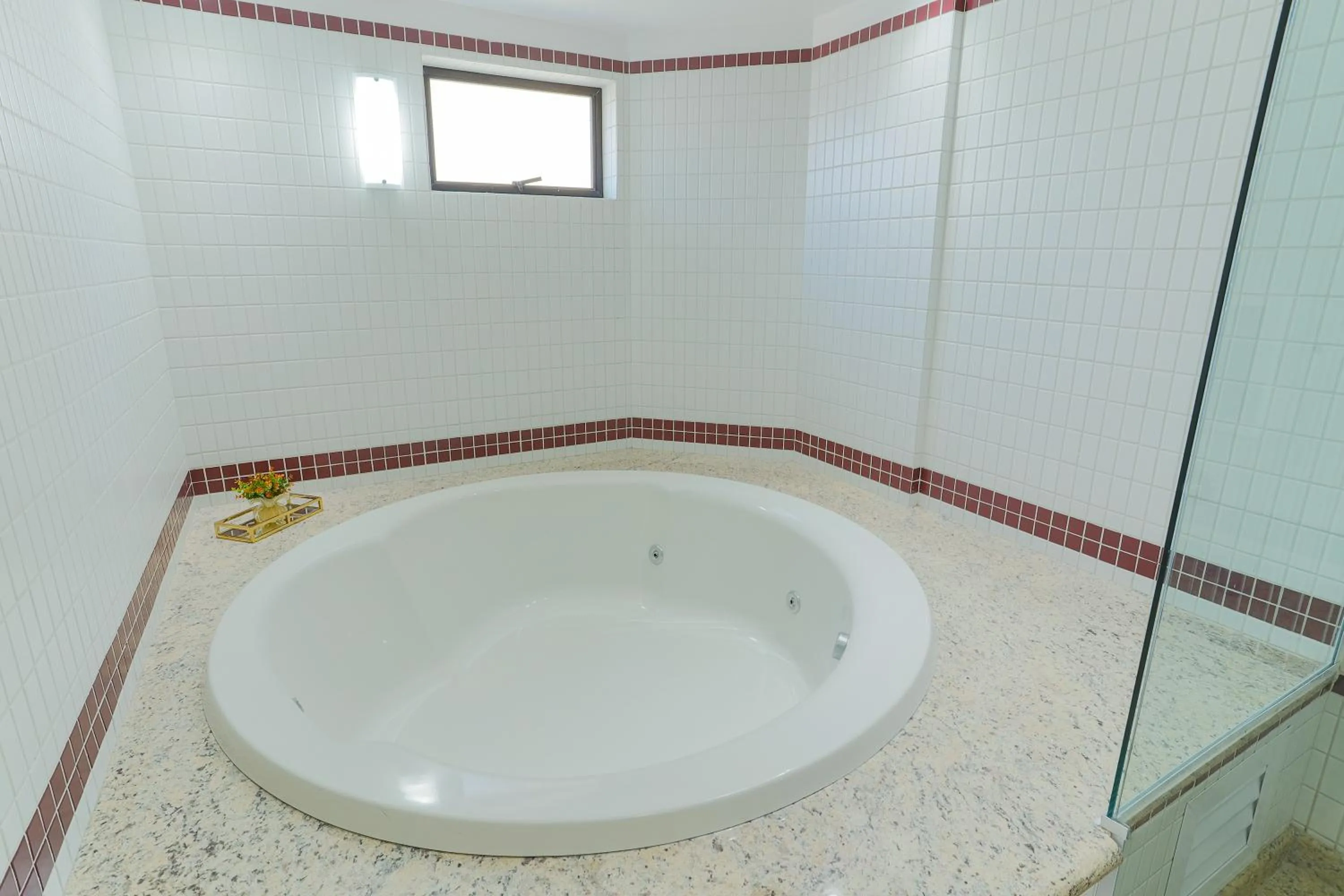 Bath in Alven Hotel by Slaviero Hotéis