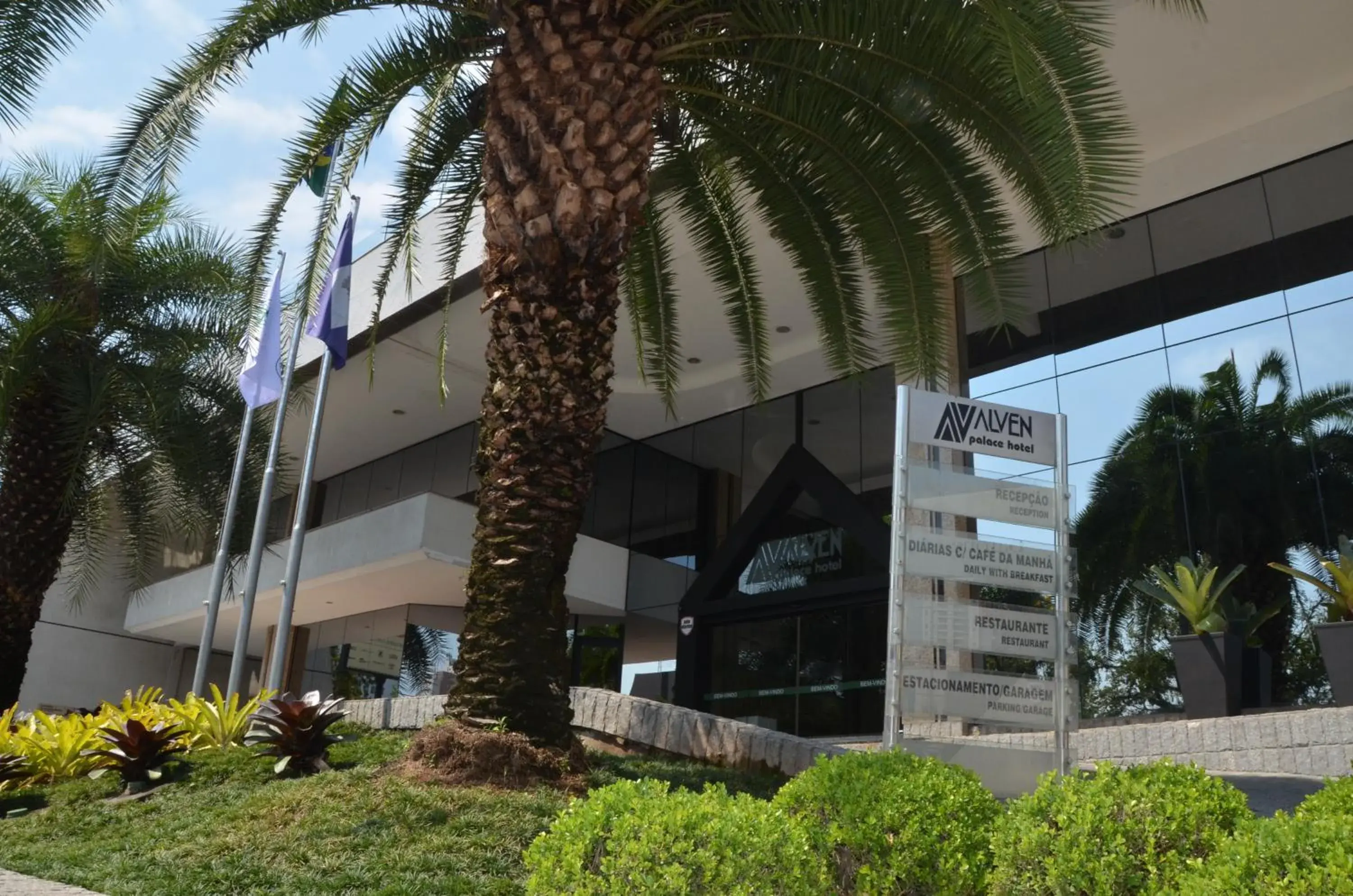 Facade/entrance in Alven Hotel by Slaviero Hotéis Facade/entrance in Alven Hotel by Slaviero Hotéis