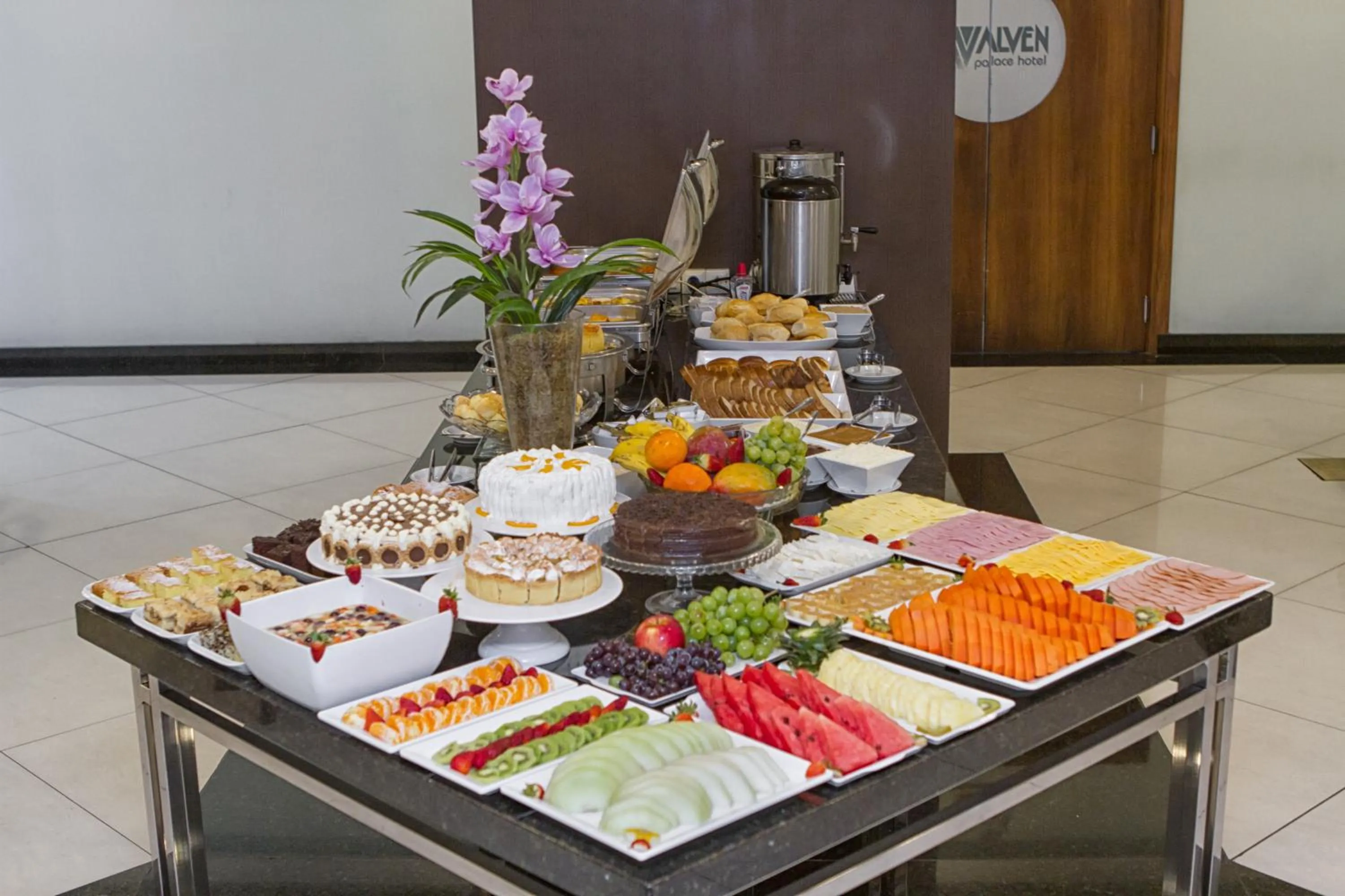 Food and drinks in Alven Hotel by Slaviero Hotéis