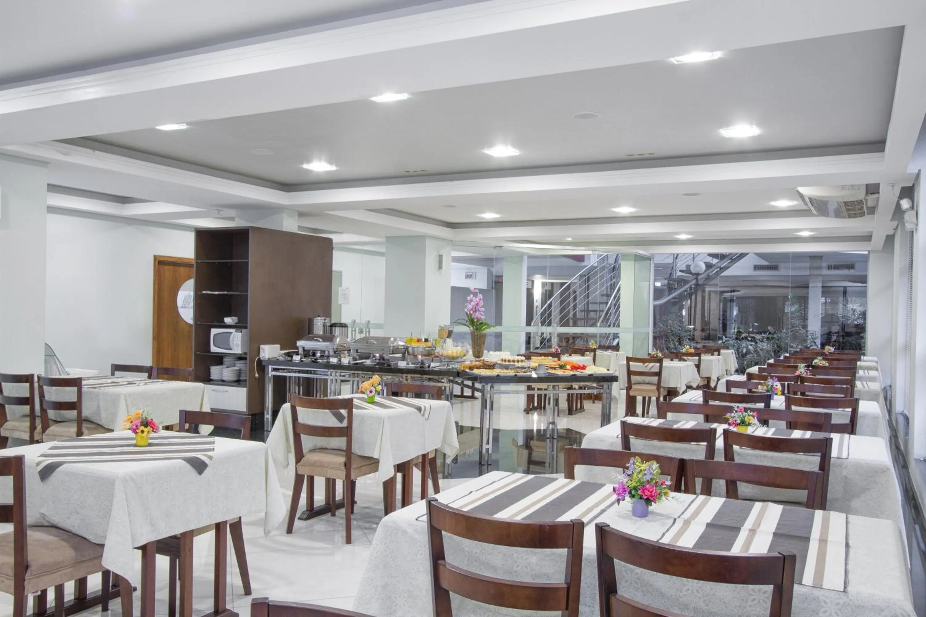 Food and drinks in Alven Hotel by Slaviero Hotéis