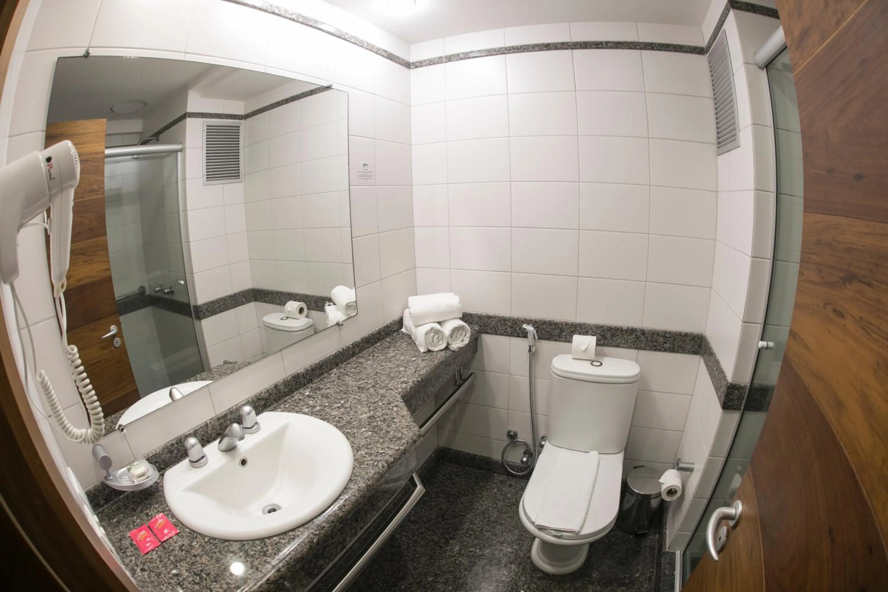 Toilet in Alven Hotel by Slaviero Hotéis