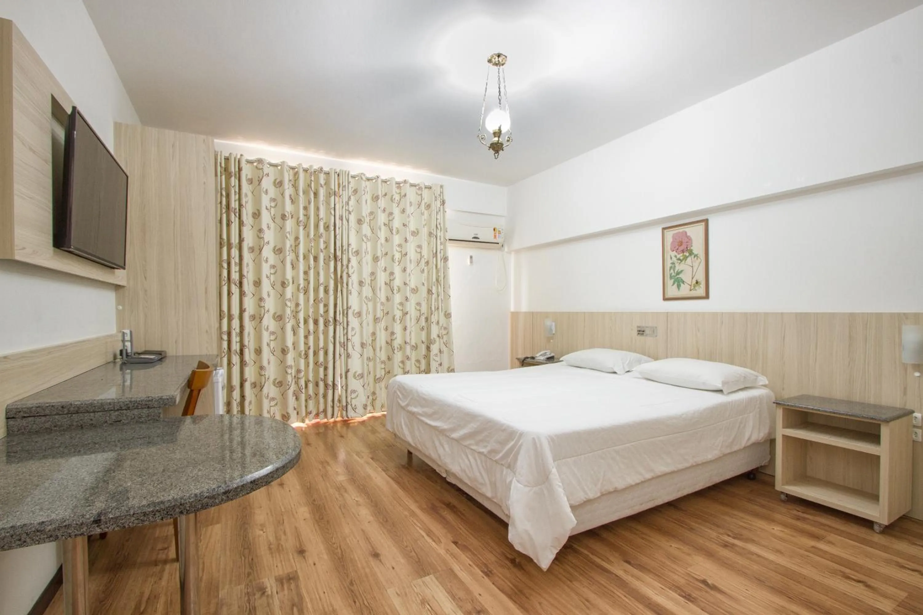 TV and multimedia, Bed in Alven Hotel by Slaviero Hotéis