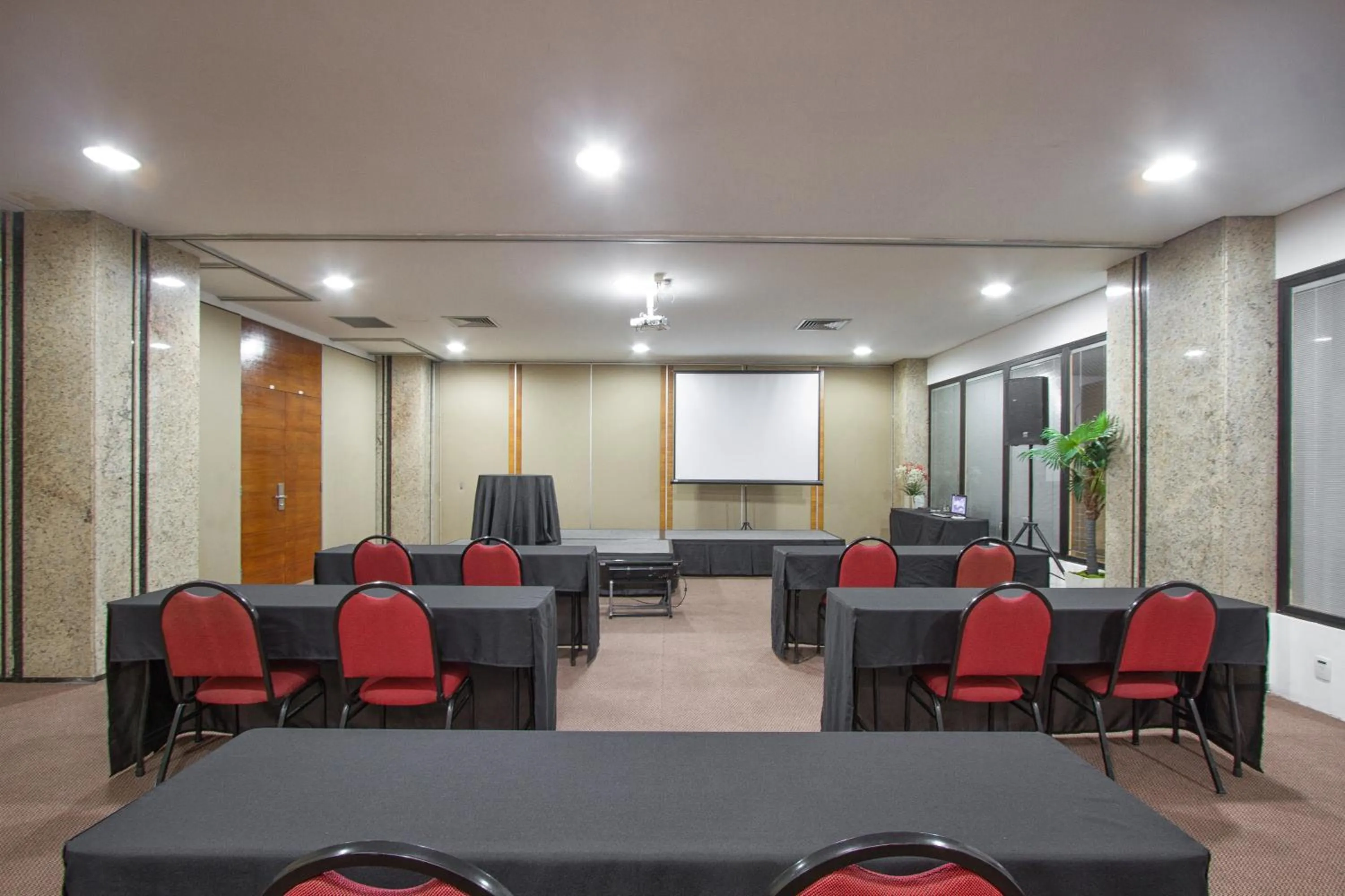 Business facilities in Alven Hotel by Slaviero Hotéis