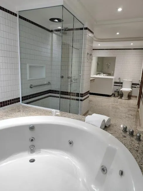 Bath in Alven Hotel by Slaviero Hotéis