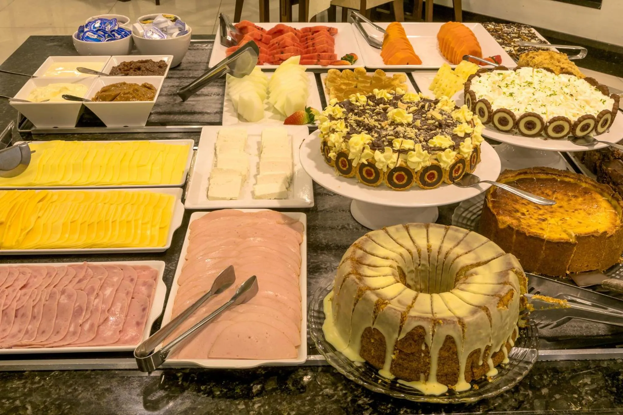 Food and drinks in Alven Hotel by Slaviero Hotéis