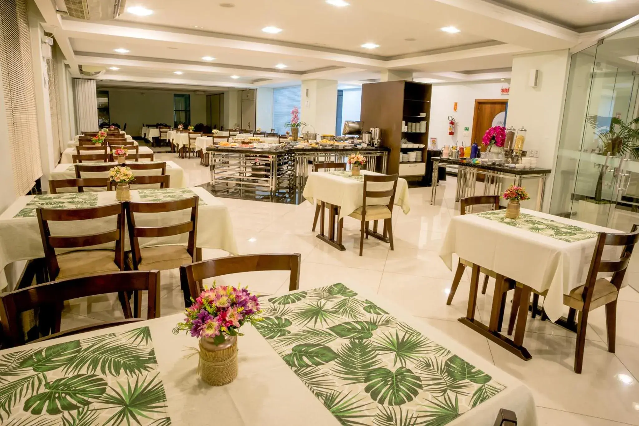 Restaurant/places to eat in Alven Hotel by Slaviero Hotéis Restaurant/places to eat in Alven Hotel by Slaviero Hotéis