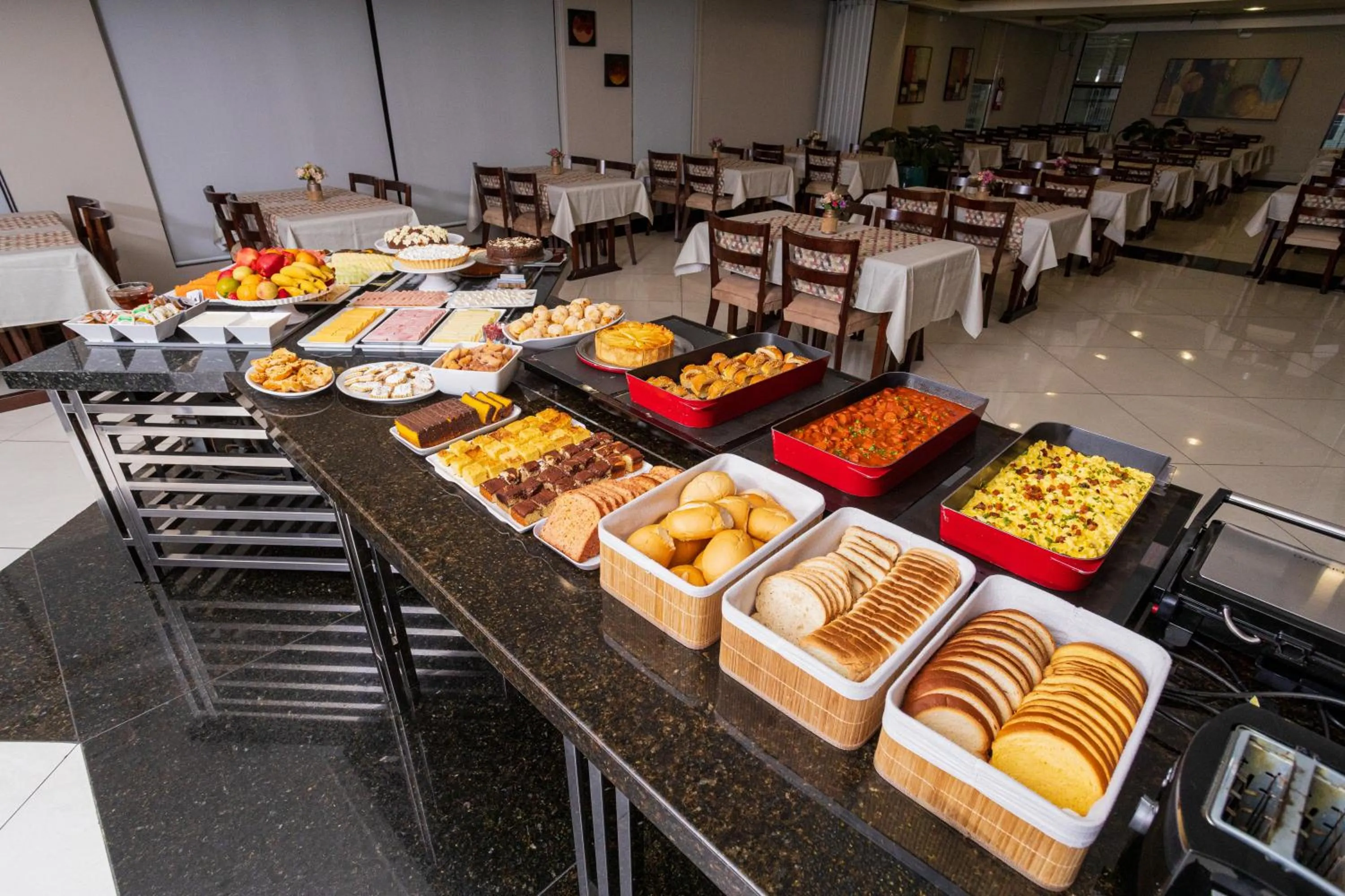 Breakfast in Alven Hotel by Slaviero Hotéis